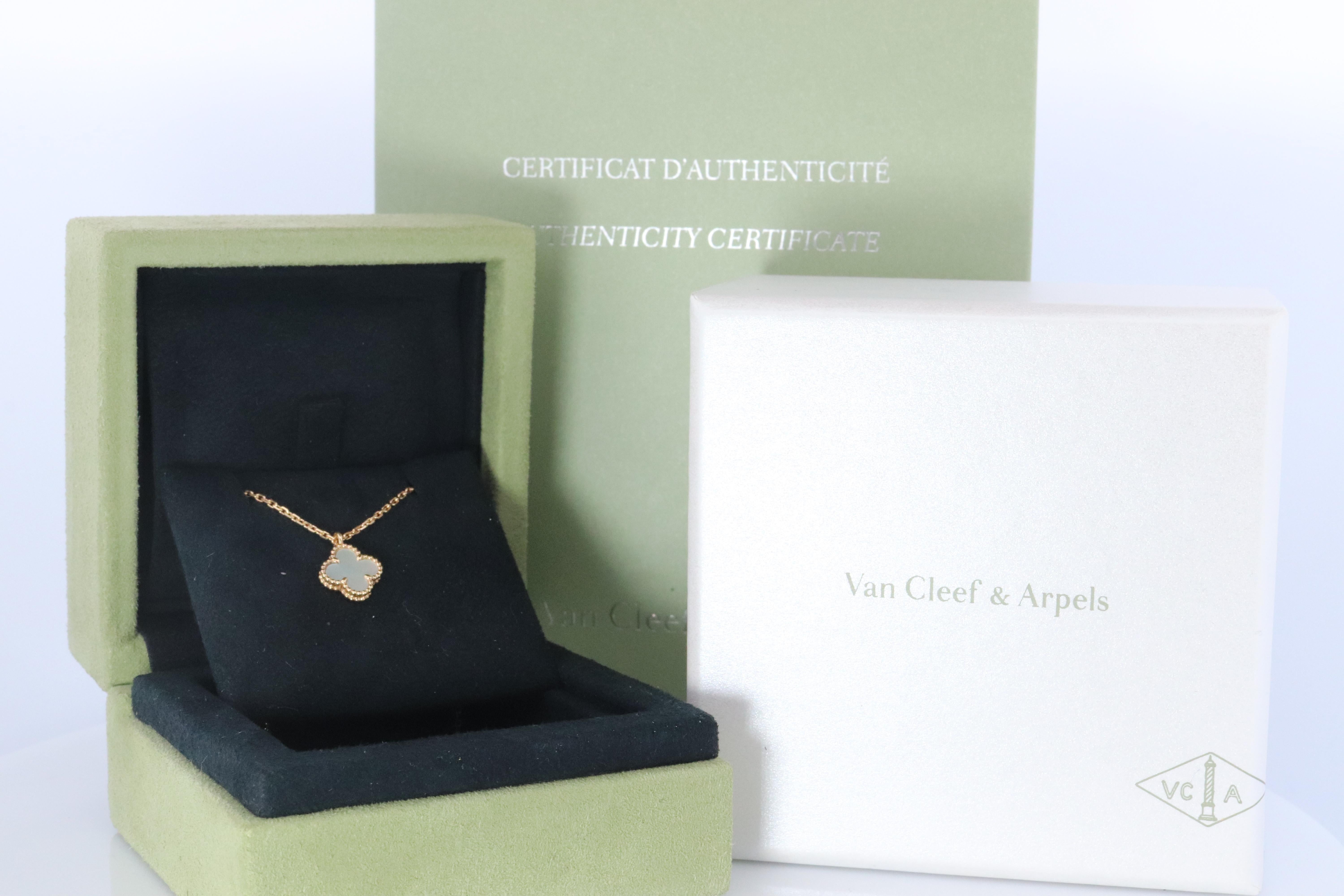 Rare Van Cleef and Arpels Necklace

Alhambra Collection Pendant.

18k Yellow Gold with Mother of Pearl.

Comes with Original Box and Certificate.

Condition: Excellent condition.

Details:

9mm pendant
3gram
16in VCA Chain Necklace.