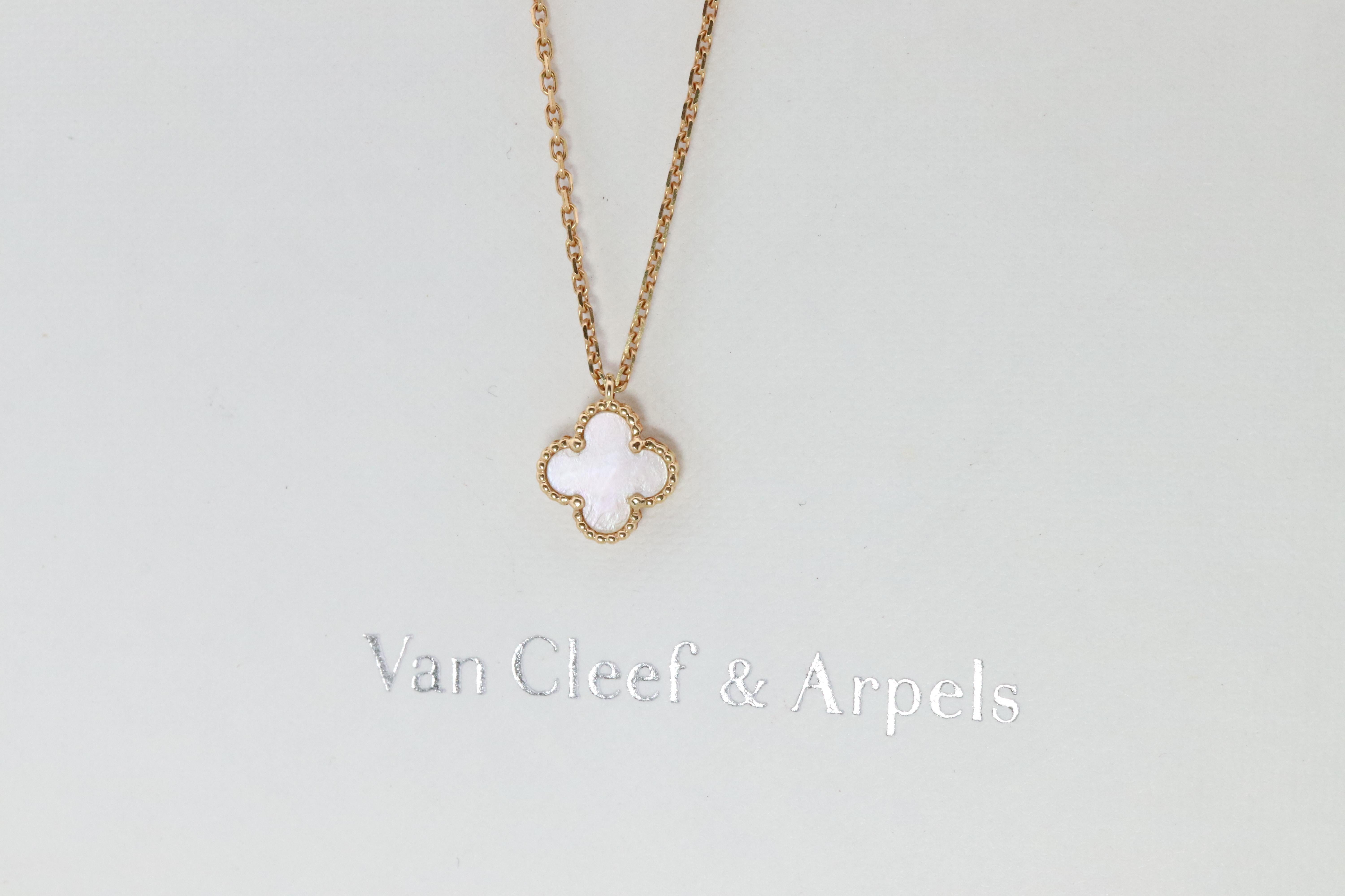Rare Van Cleef and Arpels Necklace

Alhambra Collection Pendant.

18k Yellow Gold with Mother of Pearl.

Comes with Original Box 

Condition: Excellent condition.

Details:

9mm pendant
3gram
16in VCA Chain Necklace.