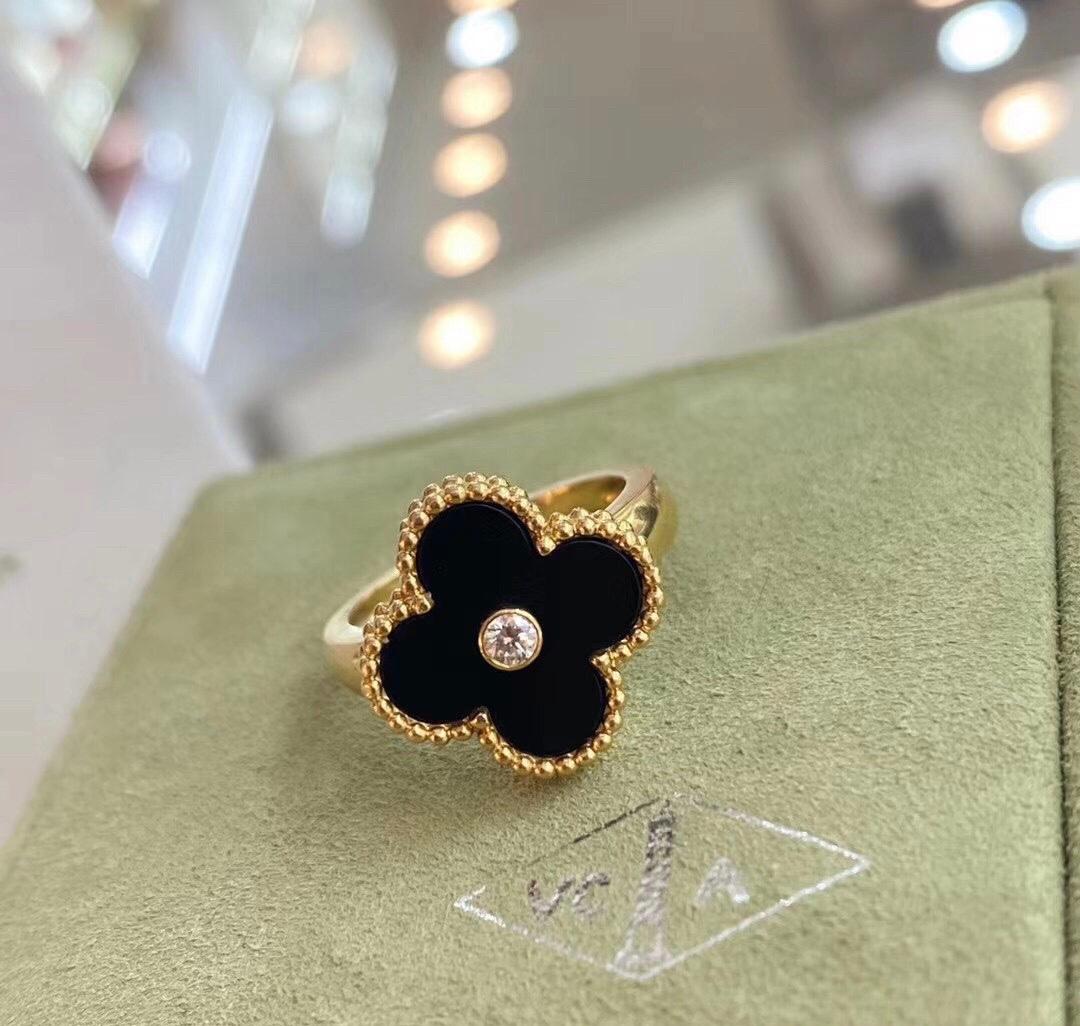 Round Cut Van Cleef & Arpels Alhambra Onyx Diamond 18K Gold Ring