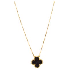 vcaau750 Van Cleef
Arpels Alhambra Pendant Necklace