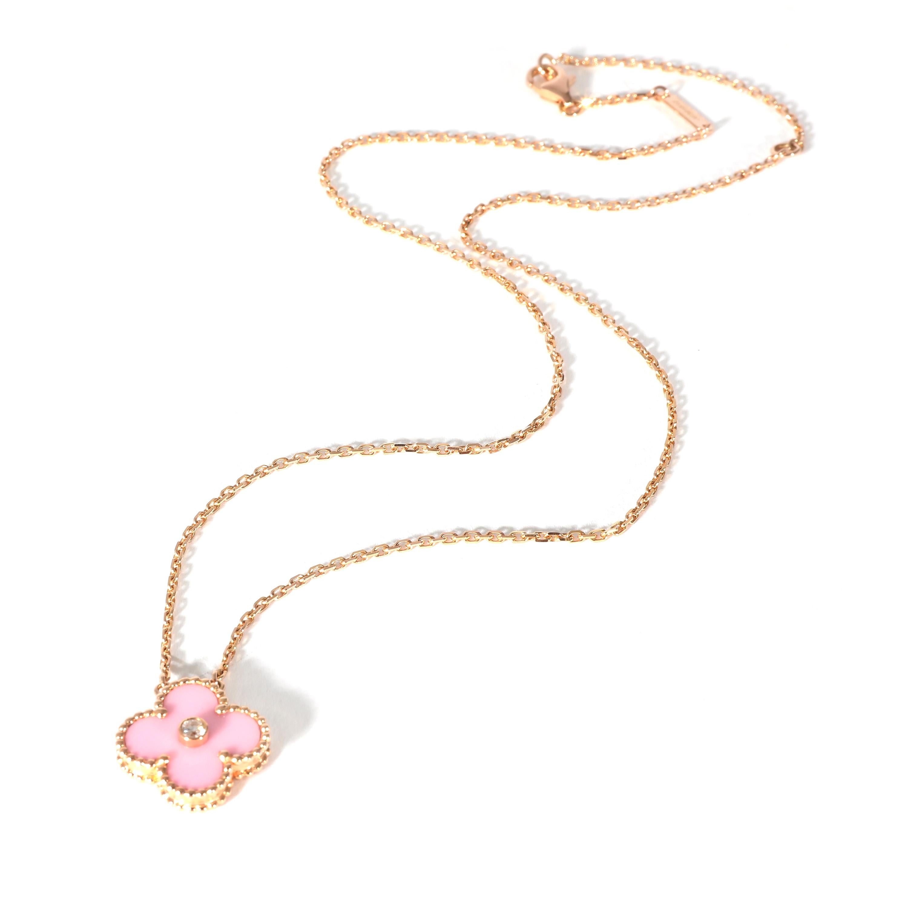 
Van Cleef & Arpels Alhambra Rosa Porzellan- und Diamant-Anhänger 18k Gold 0,05 Karat

PRIMÄRE DETAILS
SKU: 135585
Auflistung Titel: Van Cleef & Arpels Alhambra Rosa Porzellan & Diamant-Anhänger 18k Gold 0,05 CTW
Beschreibung des Zustands: Die 1968