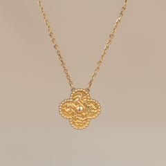 Van Cleef & Arpels Collier pendentif en or rose Alhambra