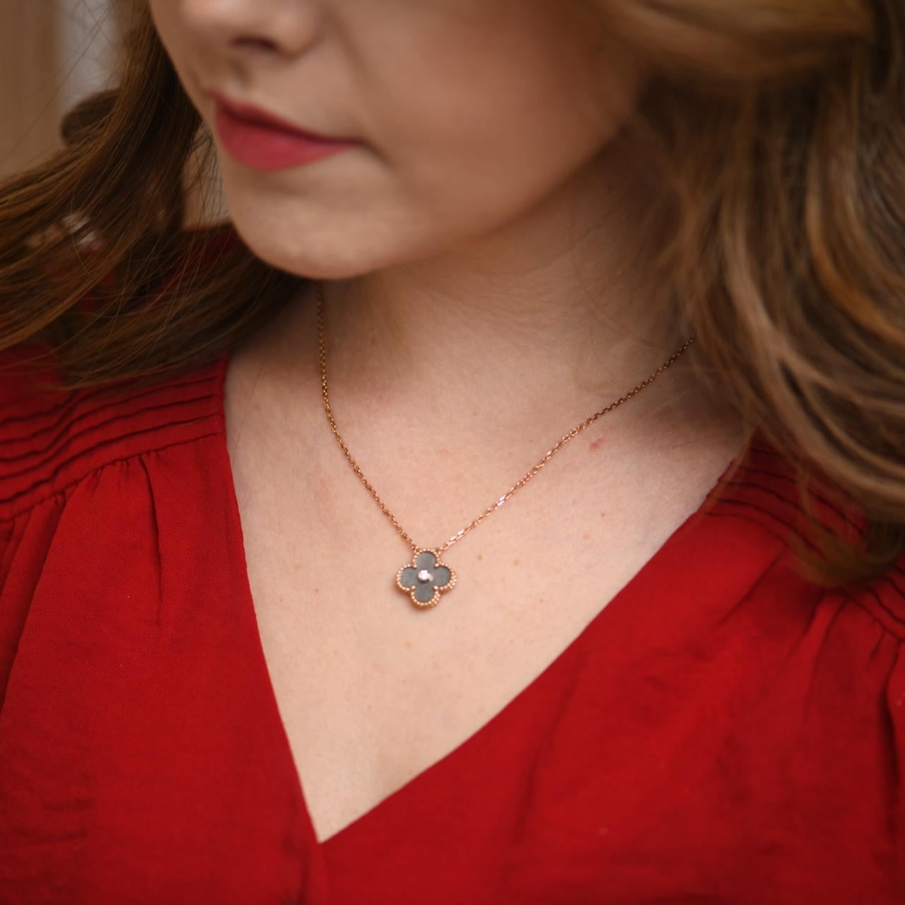 Van Cleef & Arpels Alhambra Halskette mit Anhänger aus Obsidian-Roségold 2023, Alhambra Sliver (Brillantschliff)