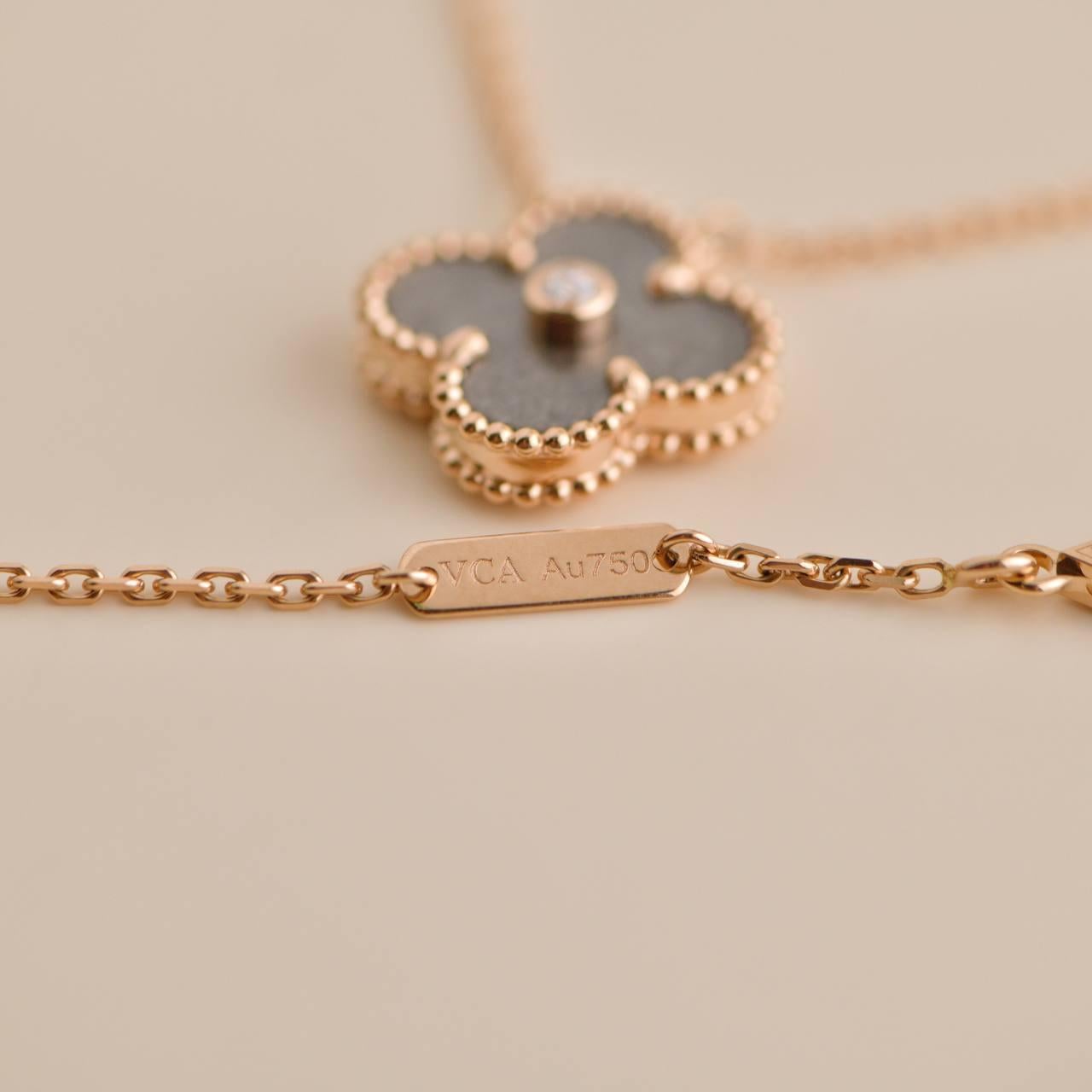 Women's or Men's Van Cleef & Arpels Alhambra Sliver Obsidian Rose Gold 2023 Pendant Necklace For Sale