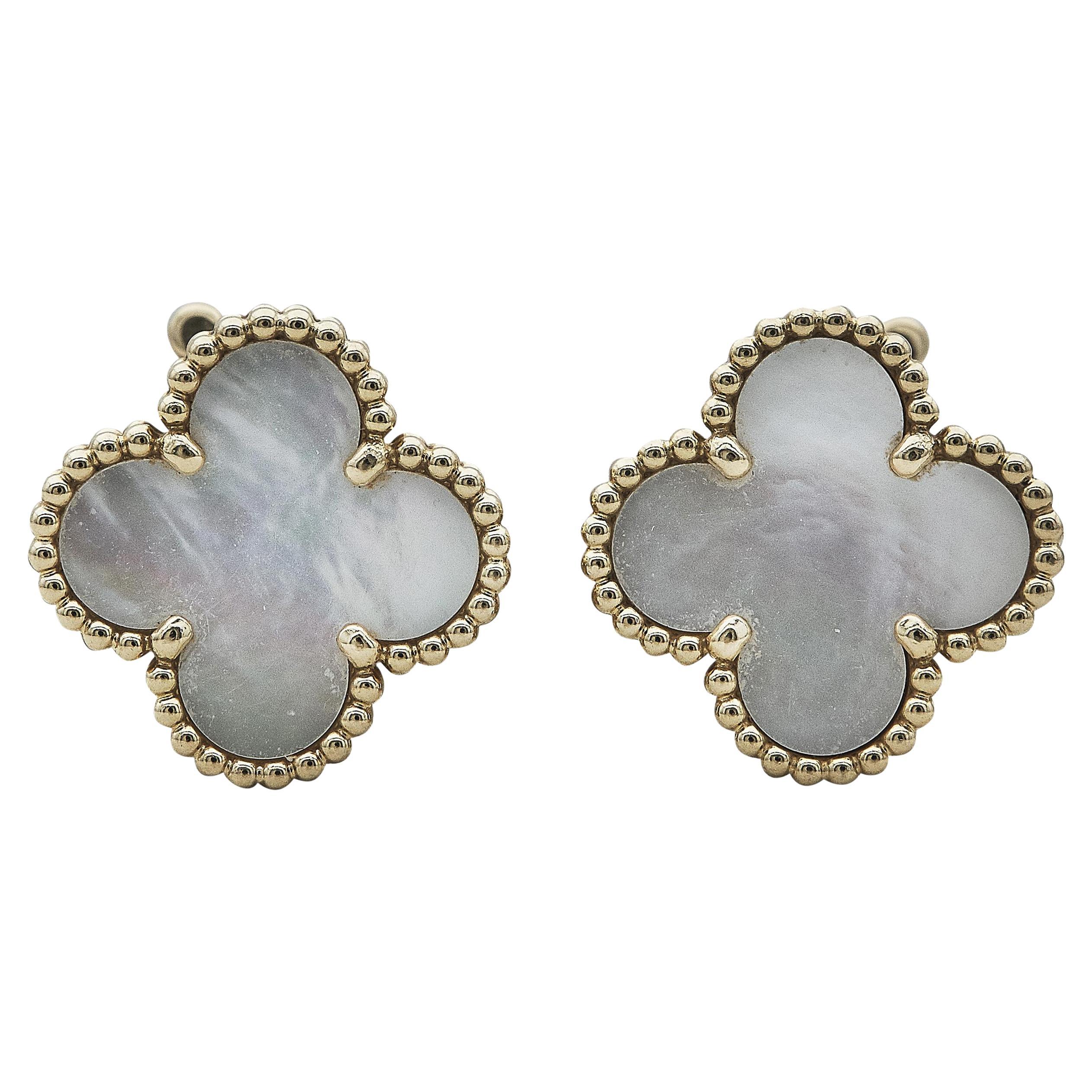 Van Cleef & Arpels Boucles d'oreilles nacre Alhambra Vintage en or jaune 18K