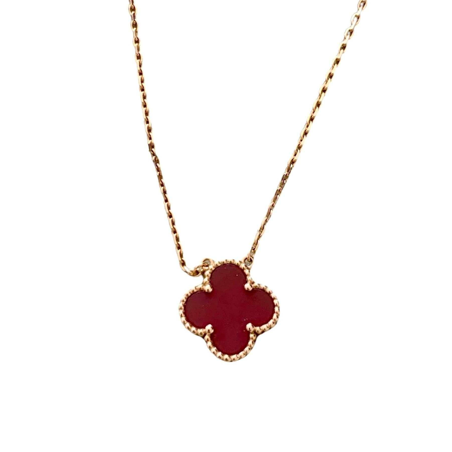 Pretty Van Cleef & Arpels Alhambra Vintage necklace in yellow gold with a four-lobed clover pendant in carnelian in beaded setting.

Dimensions: 14.60 x 14.60 x 2.30 mm (0.573 x0.573 x 0.089 inches)

Chain length: 42 cm (16.535 inches)

Weight: 5.2