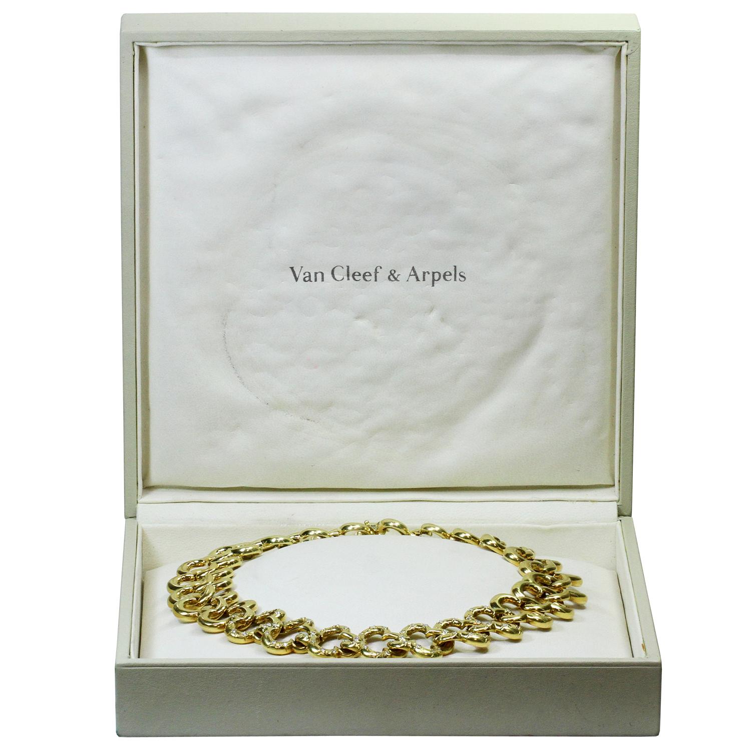 Van Cleef & Arpels Alhambra Yellow Gold Diamond Necklace In Excellent Condition In New York, NY
