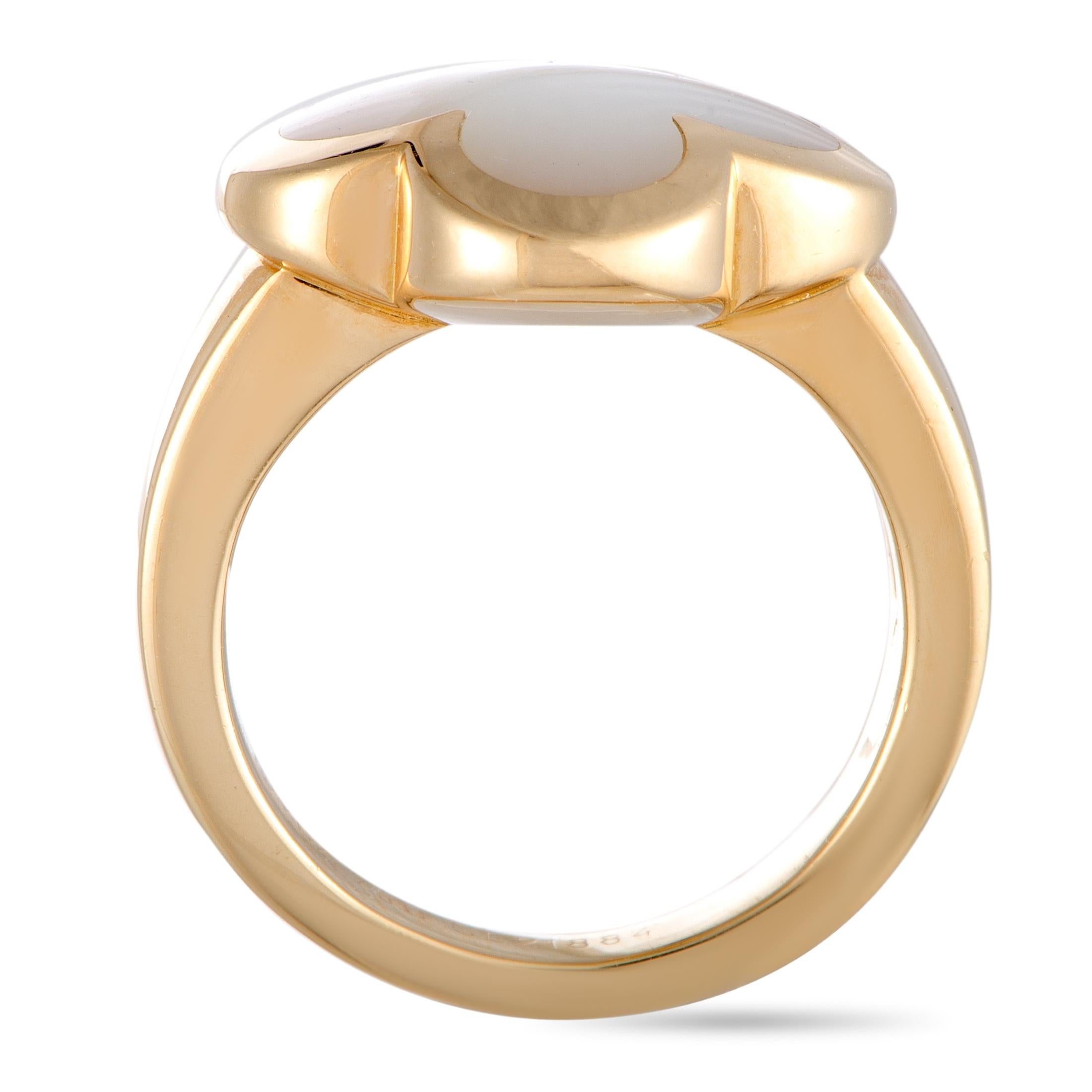 The Van Cleef & Arpels “Alhambra” ring is made out of 18K yellow gold and mother of pearl and weighs 9.9 grams. It boasts band thickness of 3 mm and top height of 4 mm, while top dimensions measure 16 by 16 mm.

This ring is offered in estate