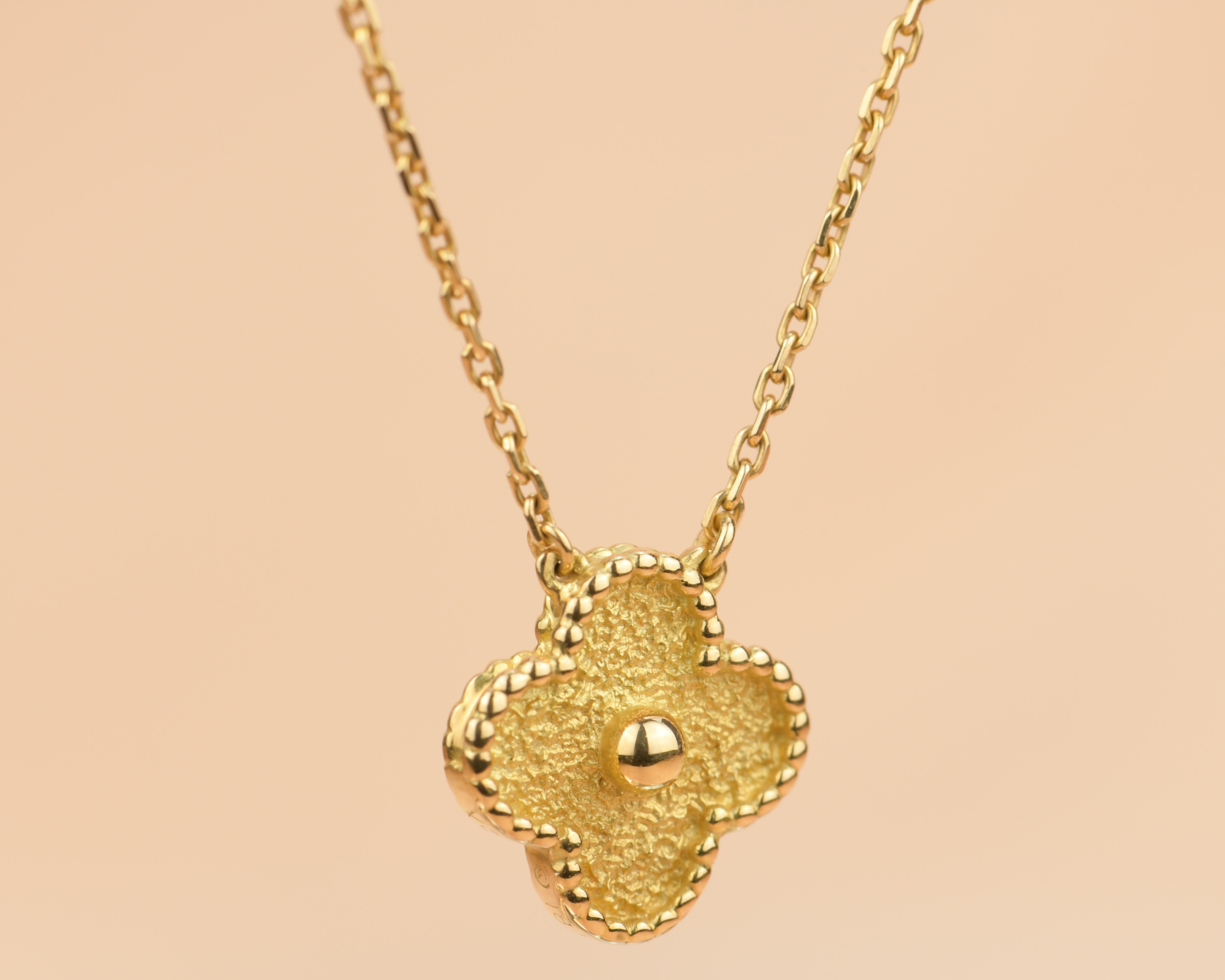 Van Cleef & Arpels Alhambra Yellow Gold Pendant Necklace In Excellent Condition In Banbury, GB