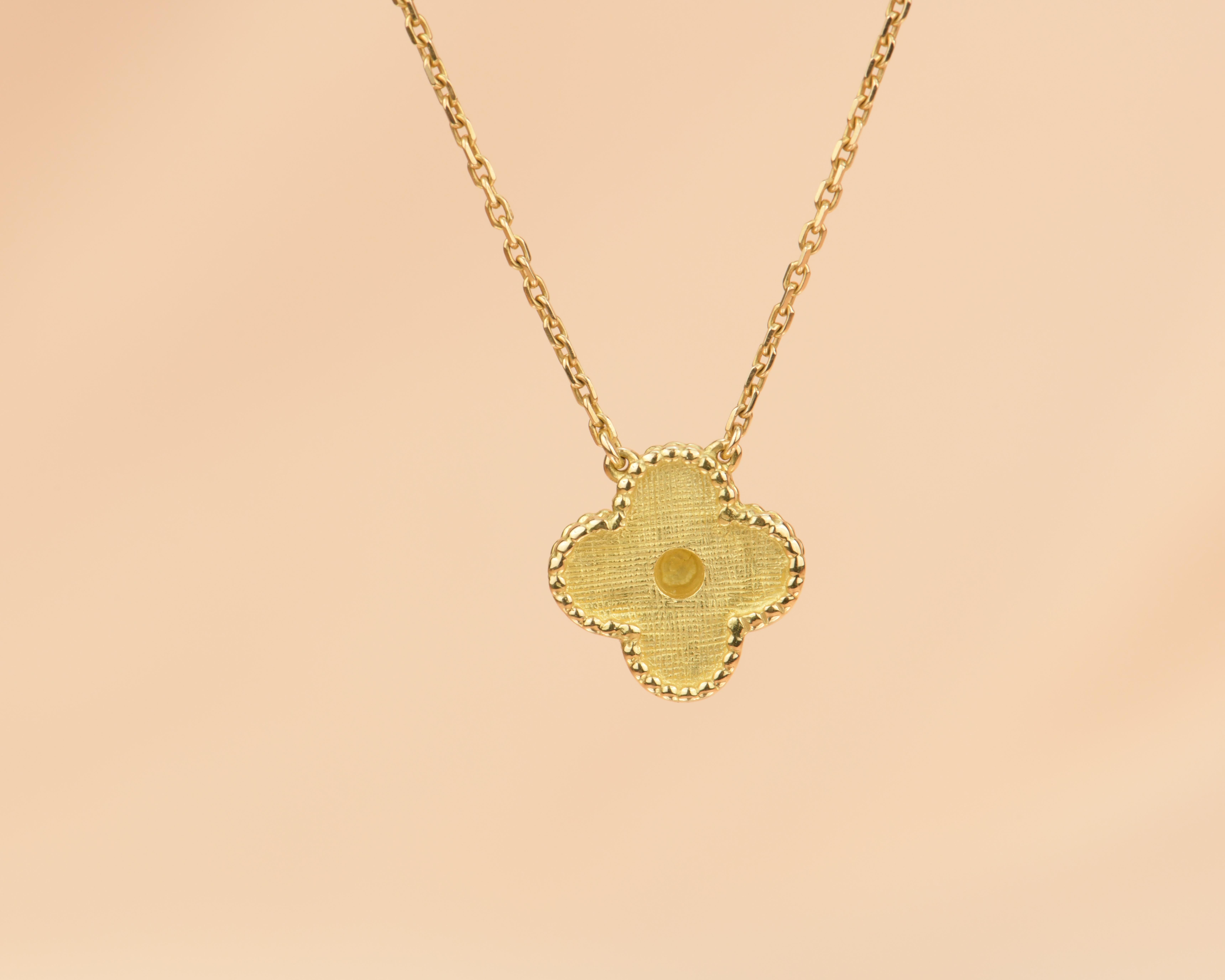 Van Cleef & Arpels Alhambra Yellow Gold Pendant Necklace In Excellent Condition In Banbury, GB