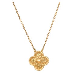 Van Cleef & Arpels, collier à pendentif Alhambra en or jaune