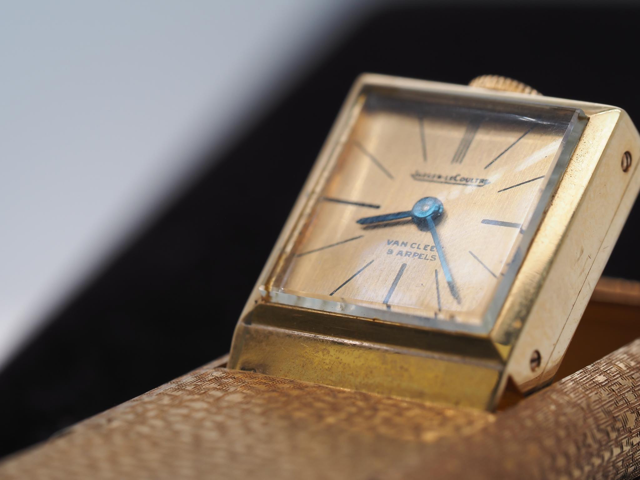 Van Cleef & Arpels und Jaeger LeCoultre Reiseuhr aus 18 Karat Gelbgold mit Diamanten 3
