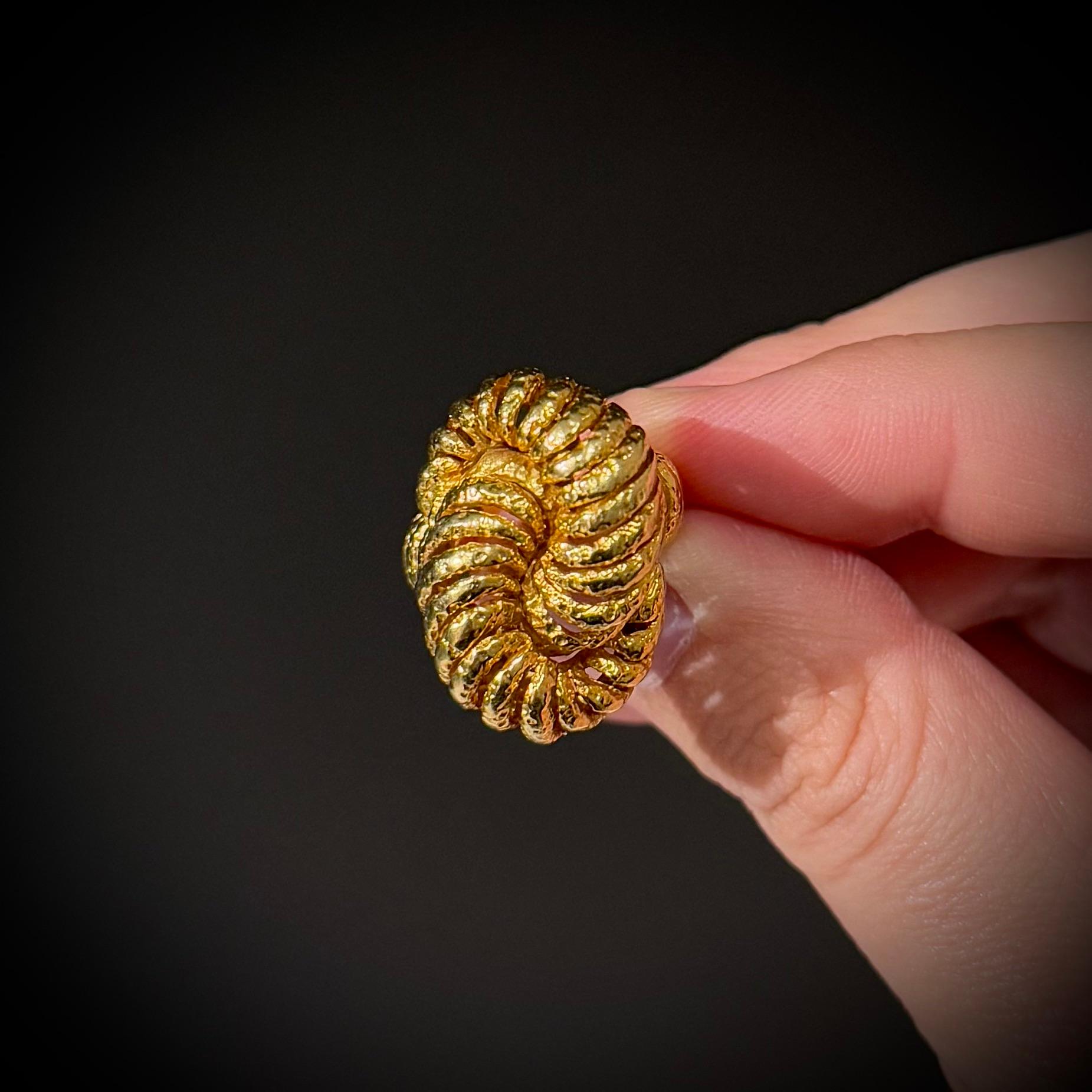 Van Cleef & Arpels Andre Vassort VCA Knot Ring and Clip Earrings Set Gold 1970s 9