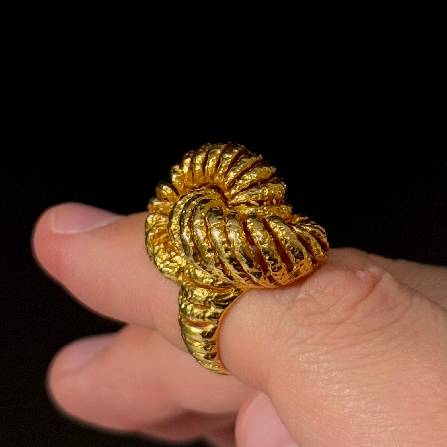 Van Cleef & Arpels Andre Vassort VCA Knot Ring and Clip Earrings Set Gold 1970s 11