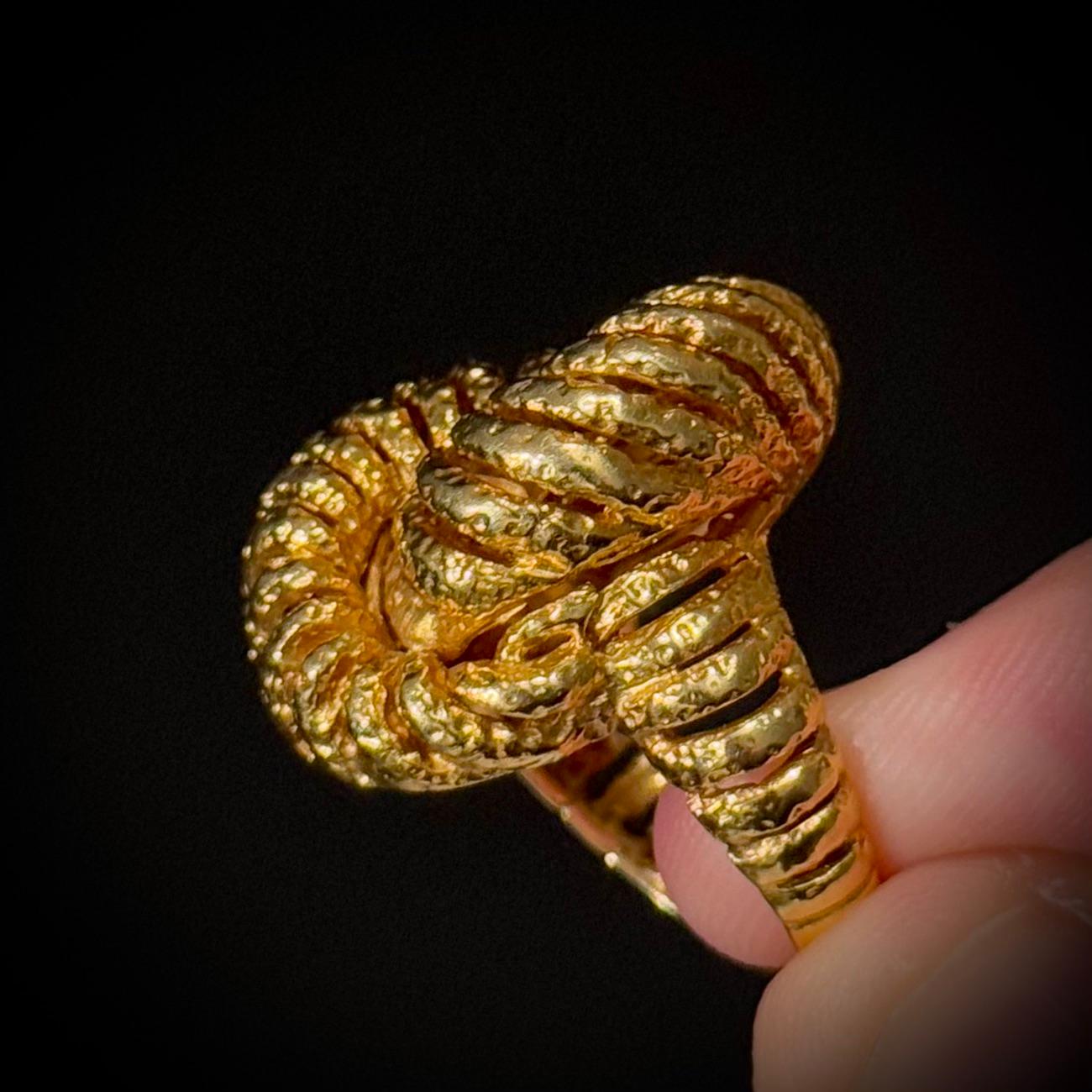 Van Cleef & Arpels Andre Vassort VCA Knot Ring and Clip Earrings Set Gold 1970s 12