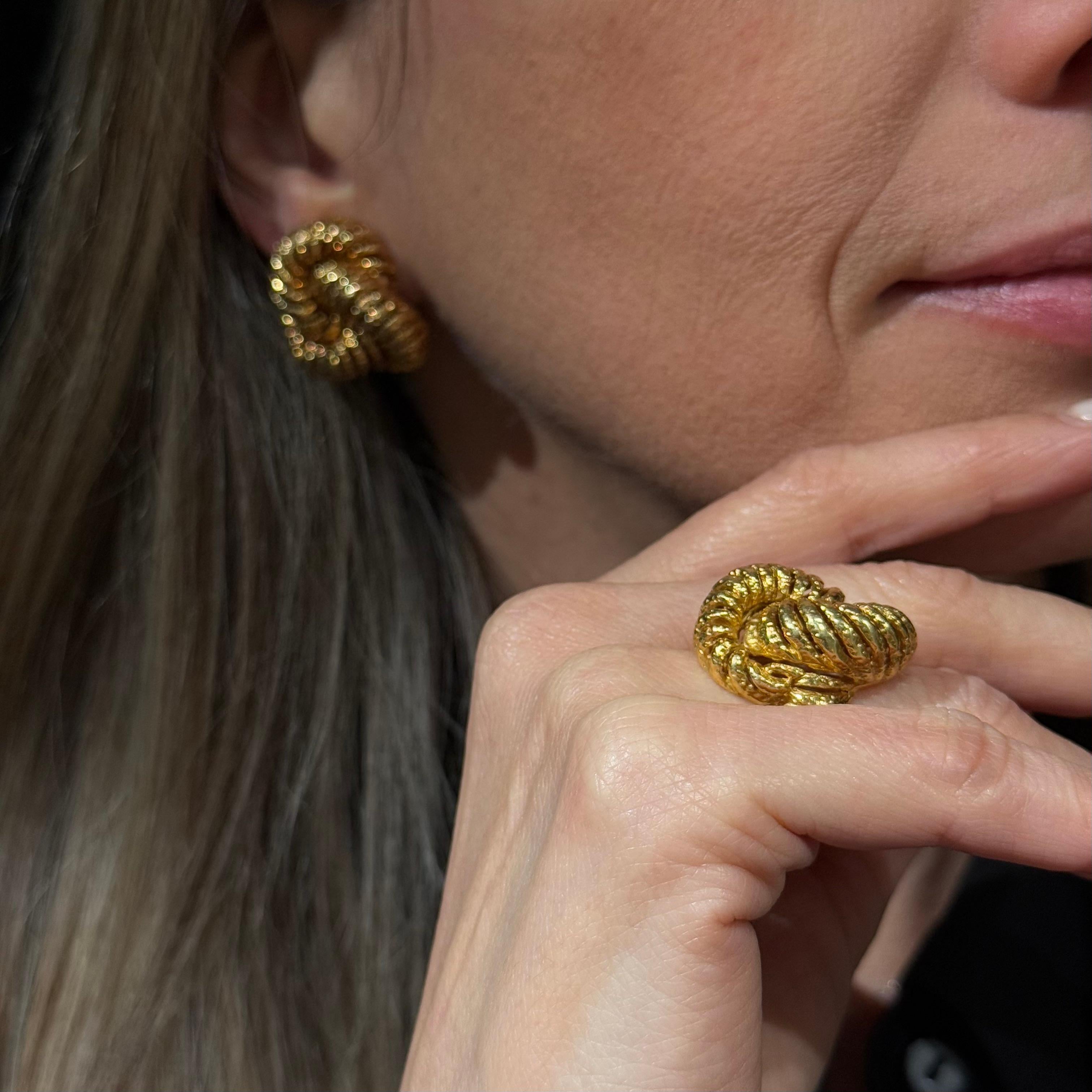 Van Cleef & Arpels Andre Vassort VCA Knot Ring and Clip Earrings Set Gold 1970s 15