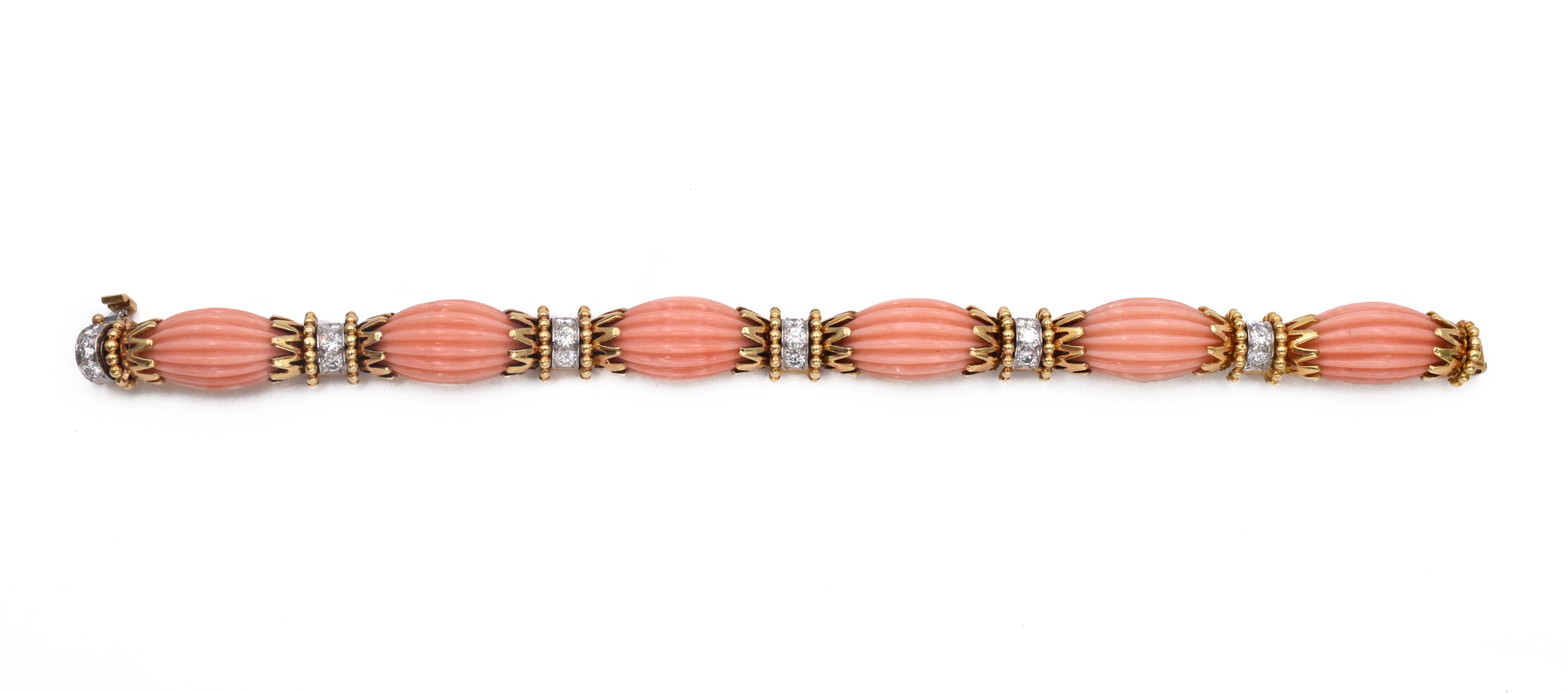 Van Cleef & Arpels Bracelet ange en corail et diamants en vente 1