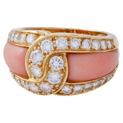 Van Cleef & Arpels Bague en corail peau d'ange et diamants