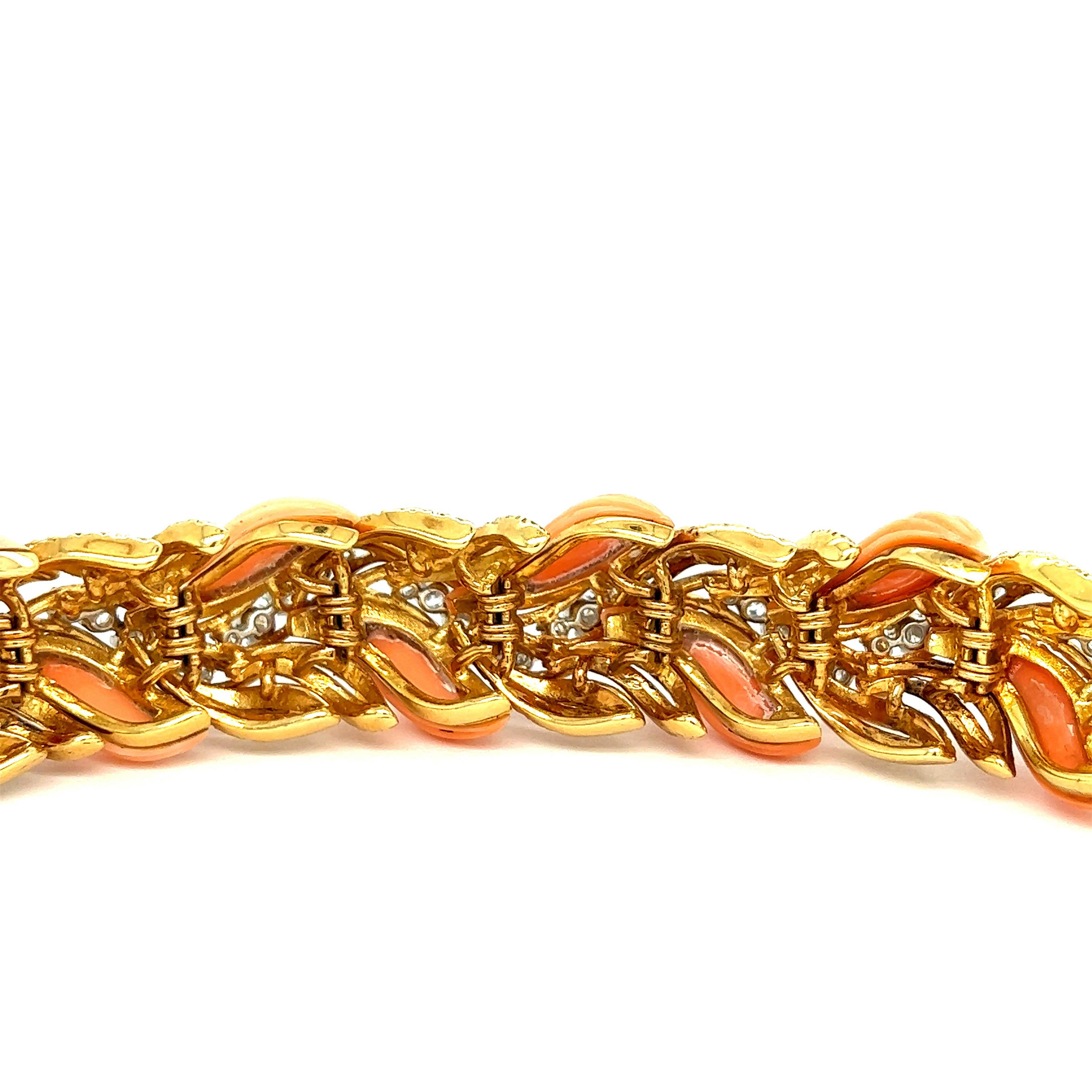 Van Cleef & Arpels Bracelet en corail peau d'ange et diamants en vente 1