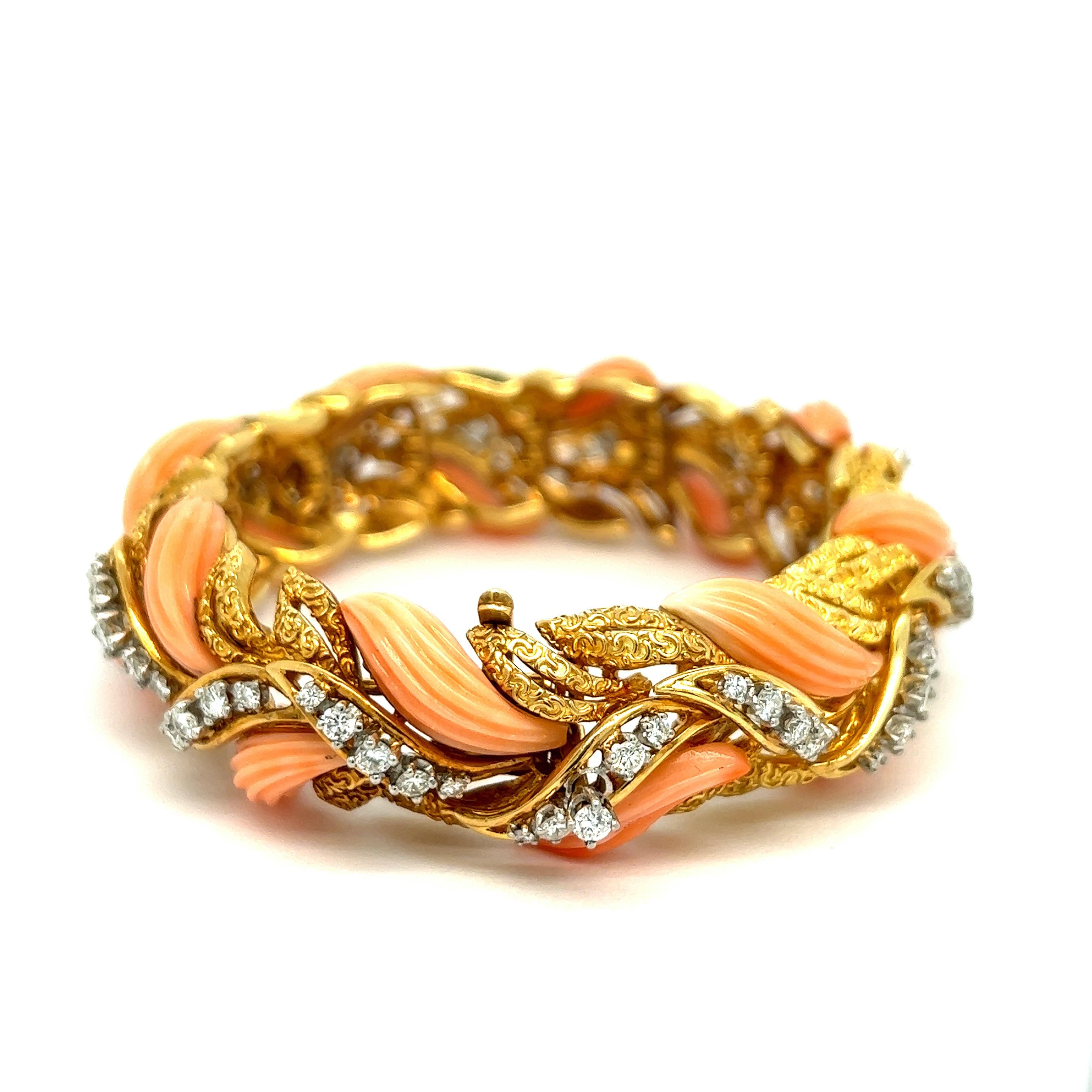 Van Cleef & Arpels Bracelet en corail peau d'ange et diamants en vente 2