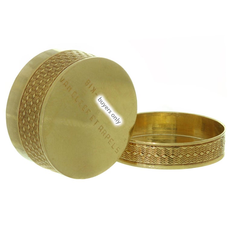 van-cleef-and-arpels-antique-yellow-gold-handcrafted-pill-box-for-sale