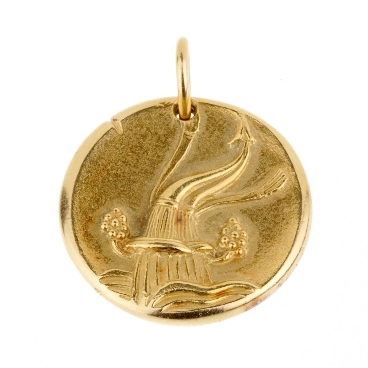 Van Cleef & Arpels Aquarius Gold Pendant