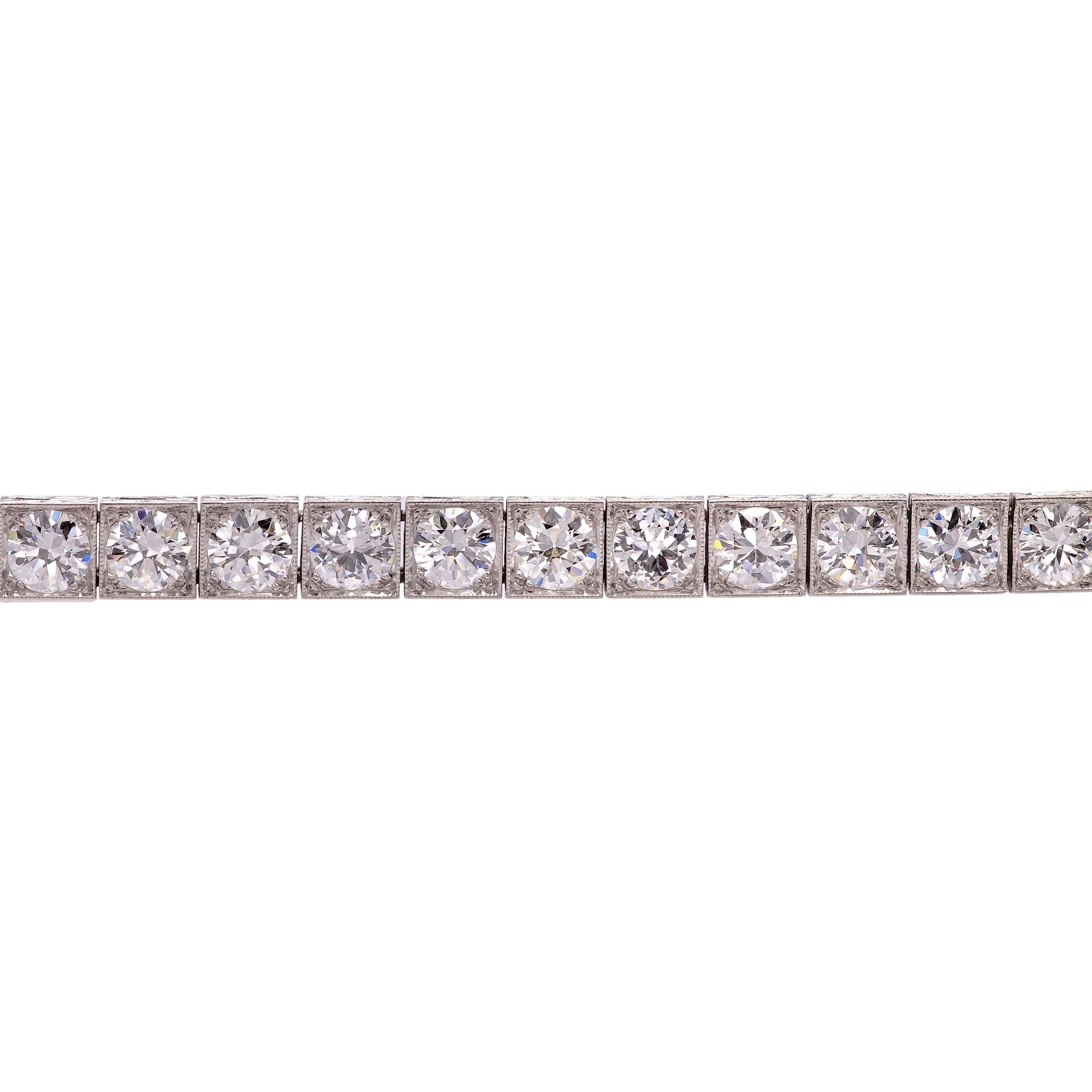 Van Cleef & Arpels Art Deco Old Euro Diamond Line Bracelet in Platinum – 1930s In Good Condition For Sale In New York, NY