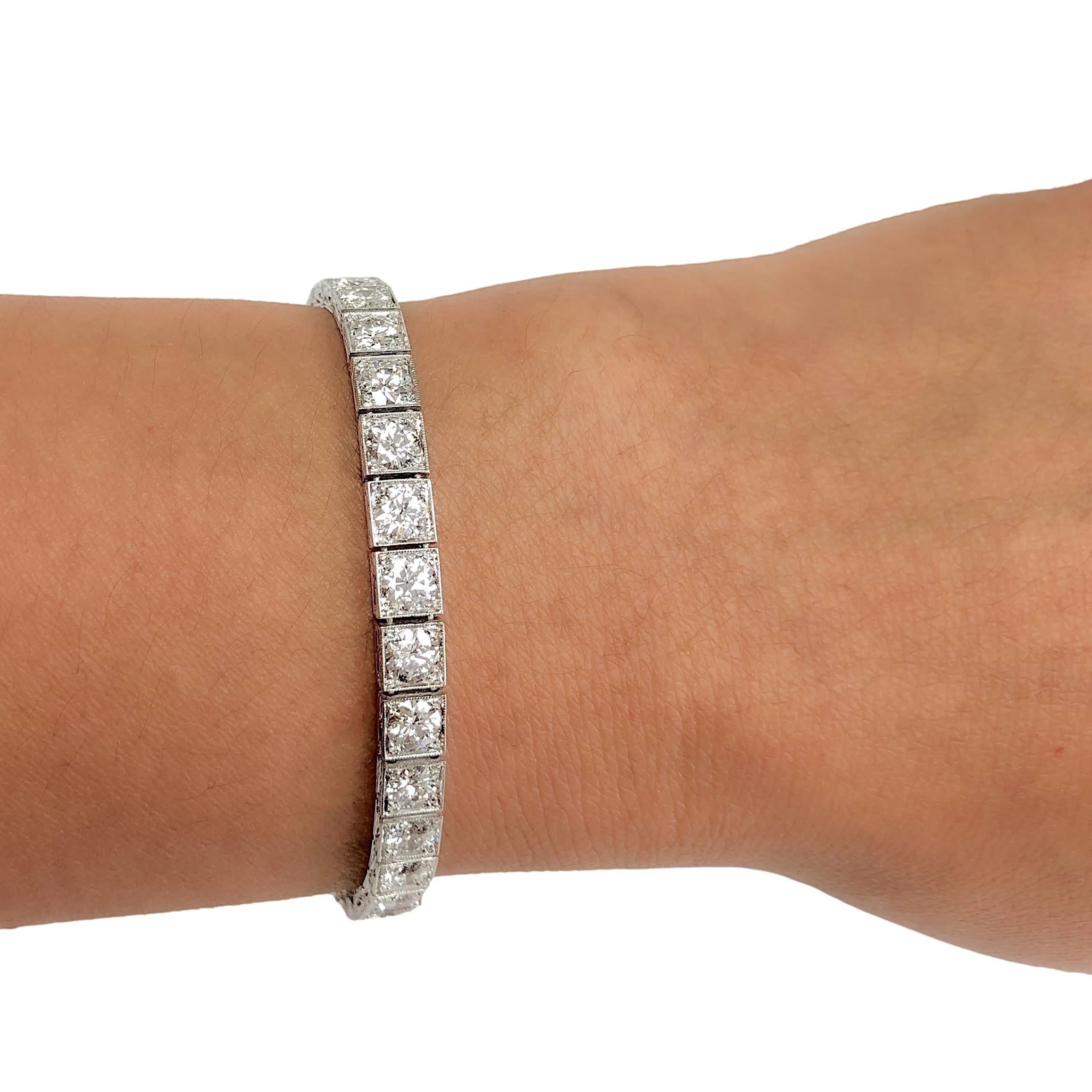 Van Cleef & Arpels Art Deco Old Euro Diamond Line Bracelet in Platinum – 1930s For Sale 3