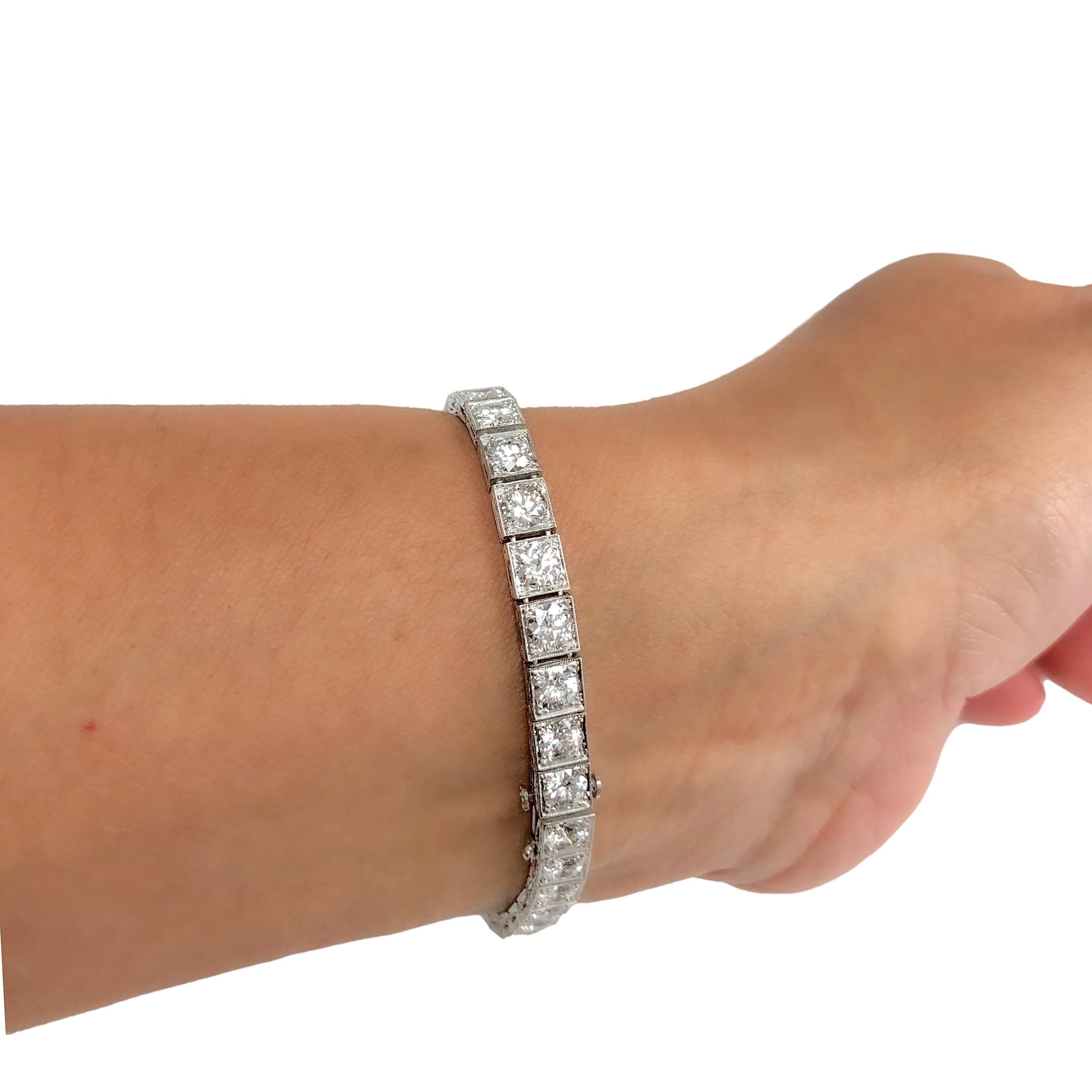 Van Cleef & Arpels Art Deco Old Euro Diamond Line Bracelet in Platinum – 1930s For Sale 4
