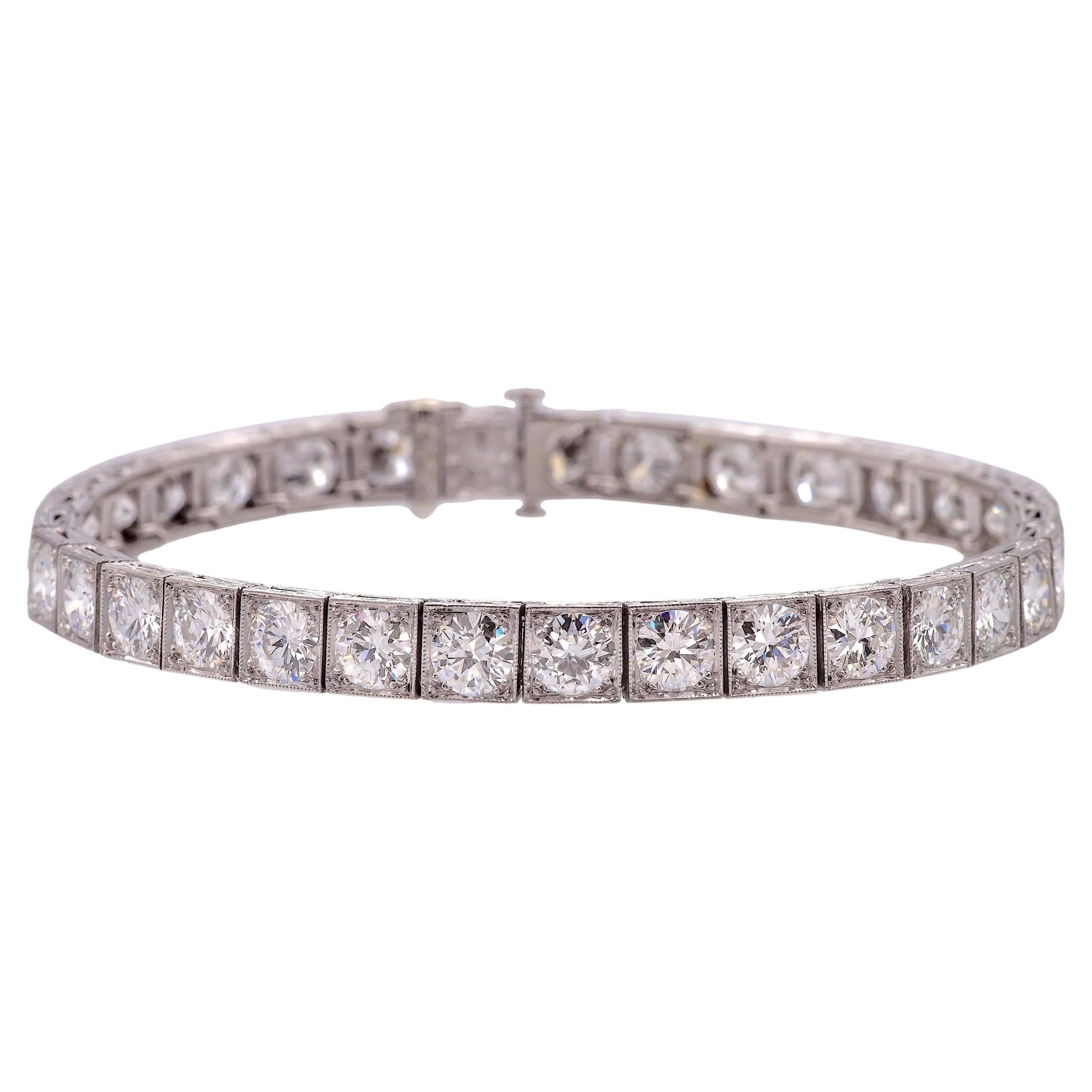 Van Cleef & Arpels Art Deco Old Euro Diamond Line Bracelet en platine - années 1930