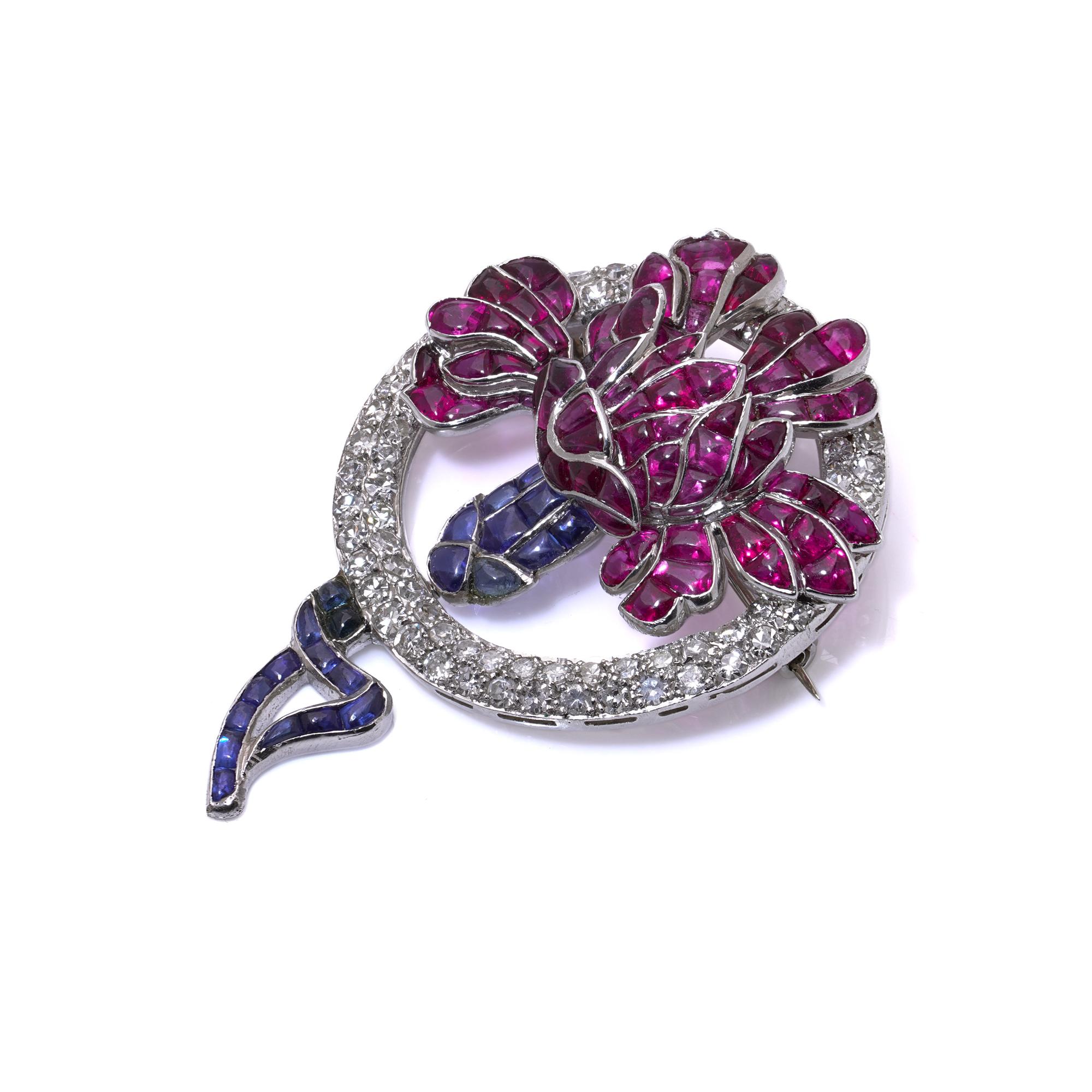 Van Cleef & Arpels Spilla Art Deco con rubino, zaffiro e diamanti in vendita 1