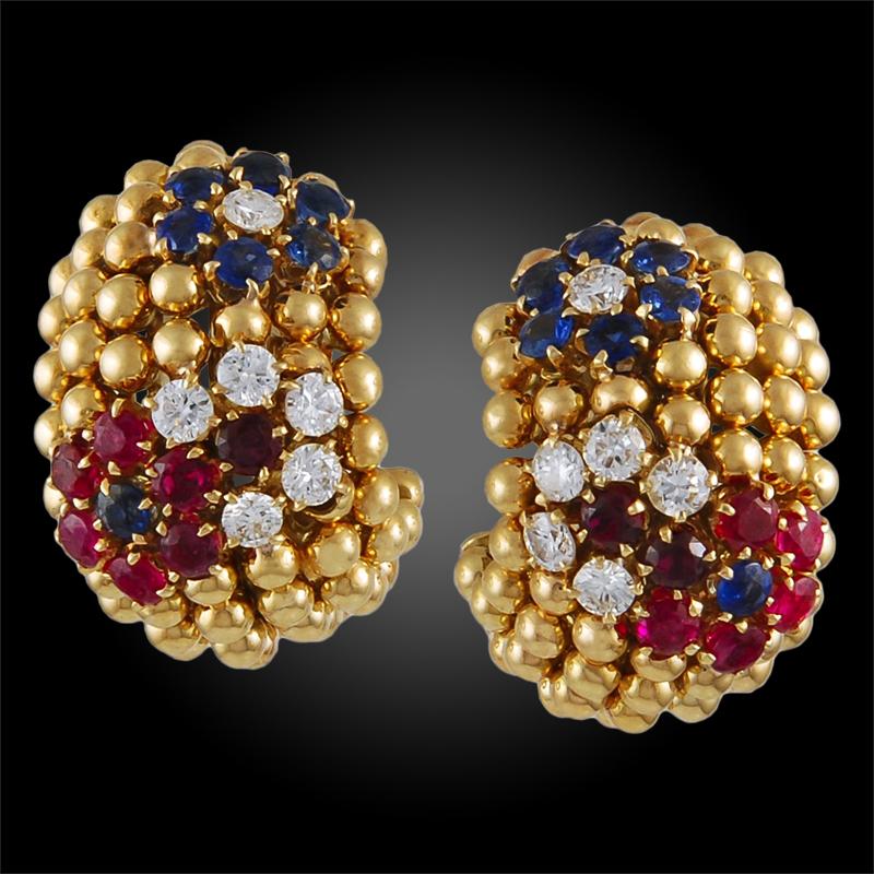 VAN CLEEF & ARPELS Bagatelle Bombe Ring Earring Suite in 18k Yellow Gold.

A notable retro-style suite from Van Cleef & Arpels converging two designs emblematic of the Maison: the domed voluminous forms of ‘Pelouse’ (in some books this look is also