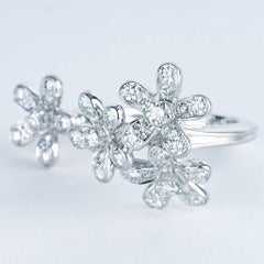 Van Cleef & Arpels Between the Finger Socrate Ring 18 Karat White Gold