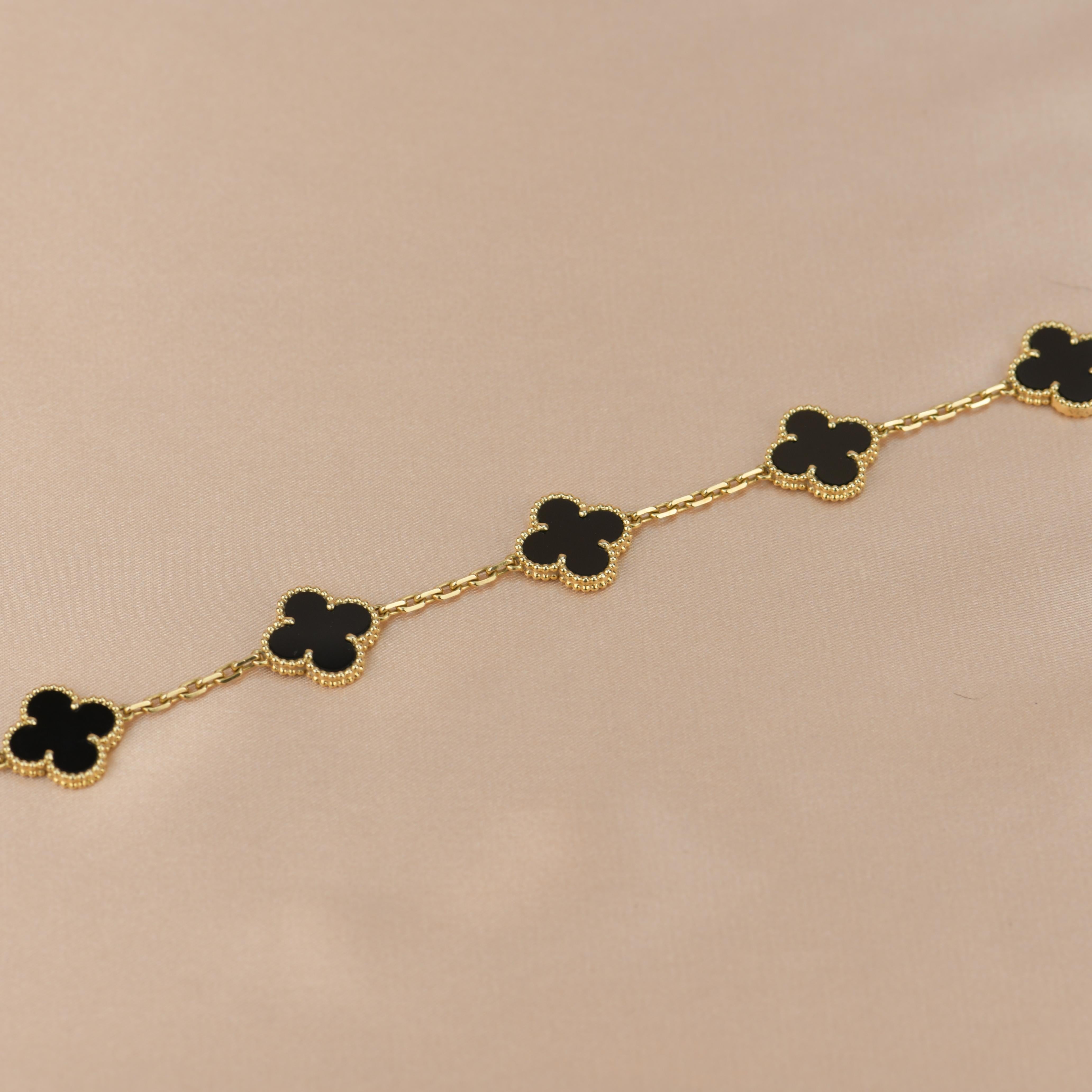 Women's or Men's Van Cleef & Arpels Black Onyx Vintage Alhambra 18k Gold Bracelet