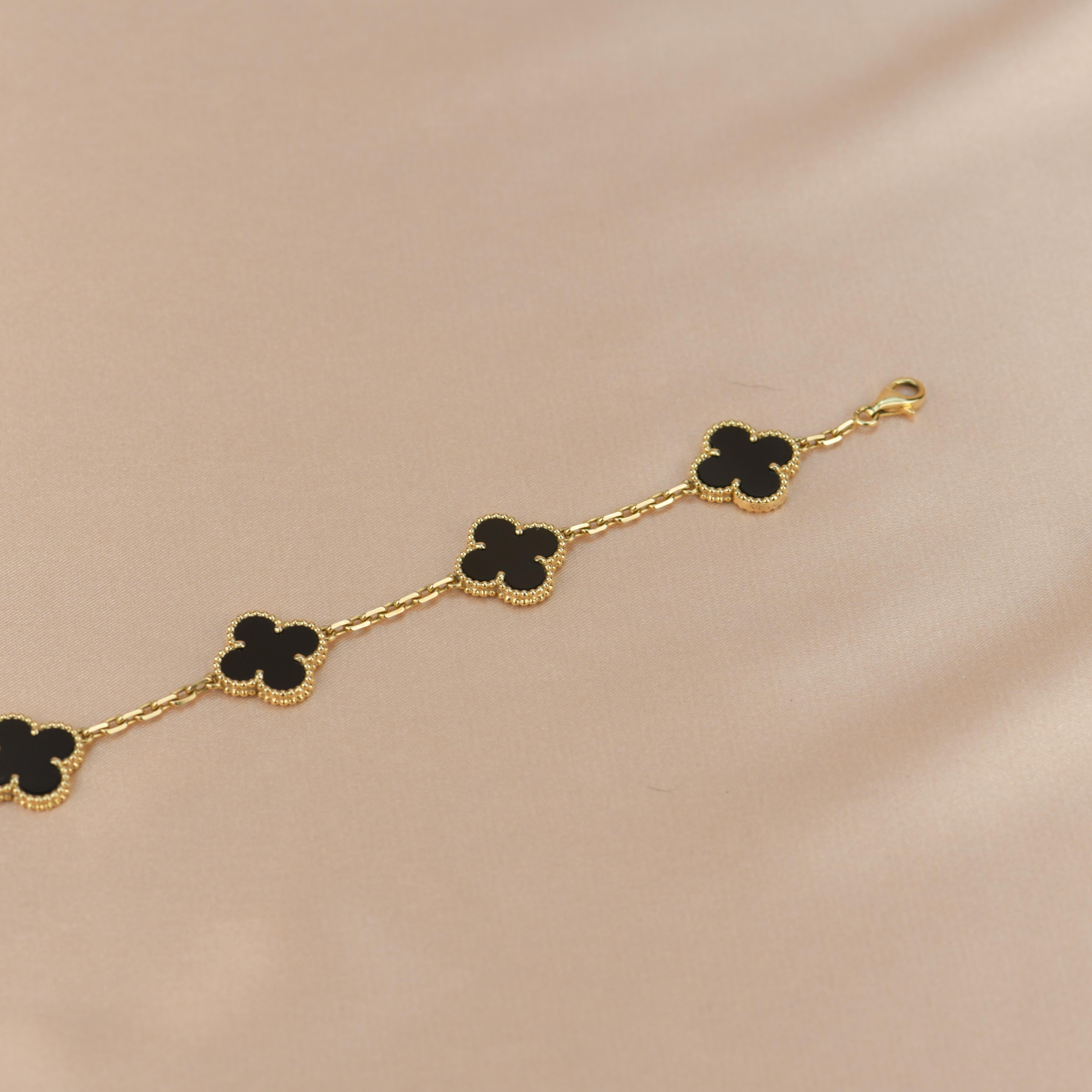 Women's or Men's Van Cleef & Arpels Black Onyx Vintage Alhambra 18k Gold Bracelet