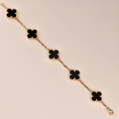 Van Cleef & Arpels: Alhambra-Armband aus Gelbgold mit schwarzem Onyx