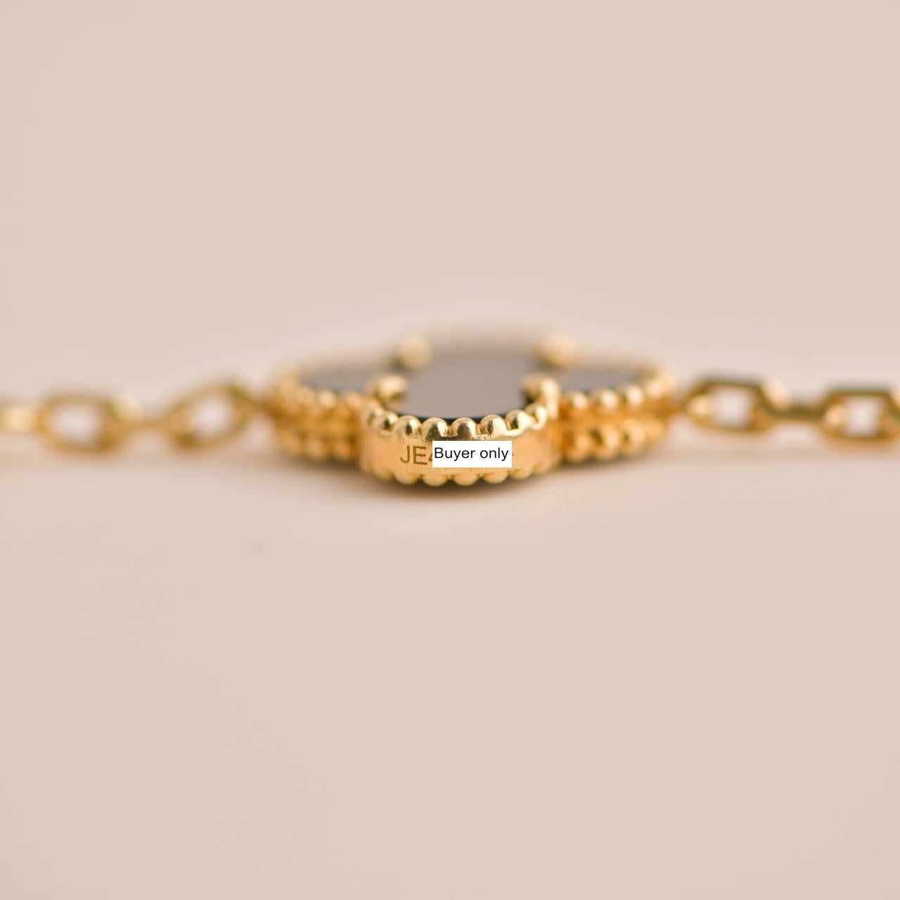 Van Cleef & Arpels Bracelet vintage Alhambra en or jaune et onyx noir Excellent état à Banbury, GB