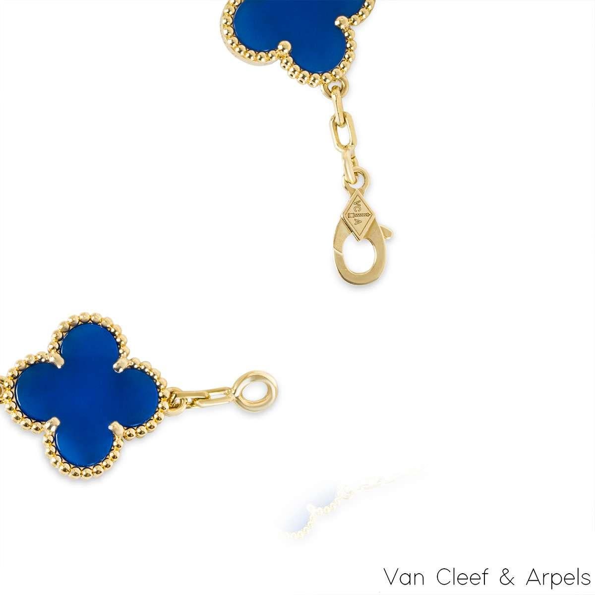 Van Cleef & Arpels Blau Gold Achat Vintage Alhambra Armband mit 5 Motiven VCARP34900 im Angebot 1