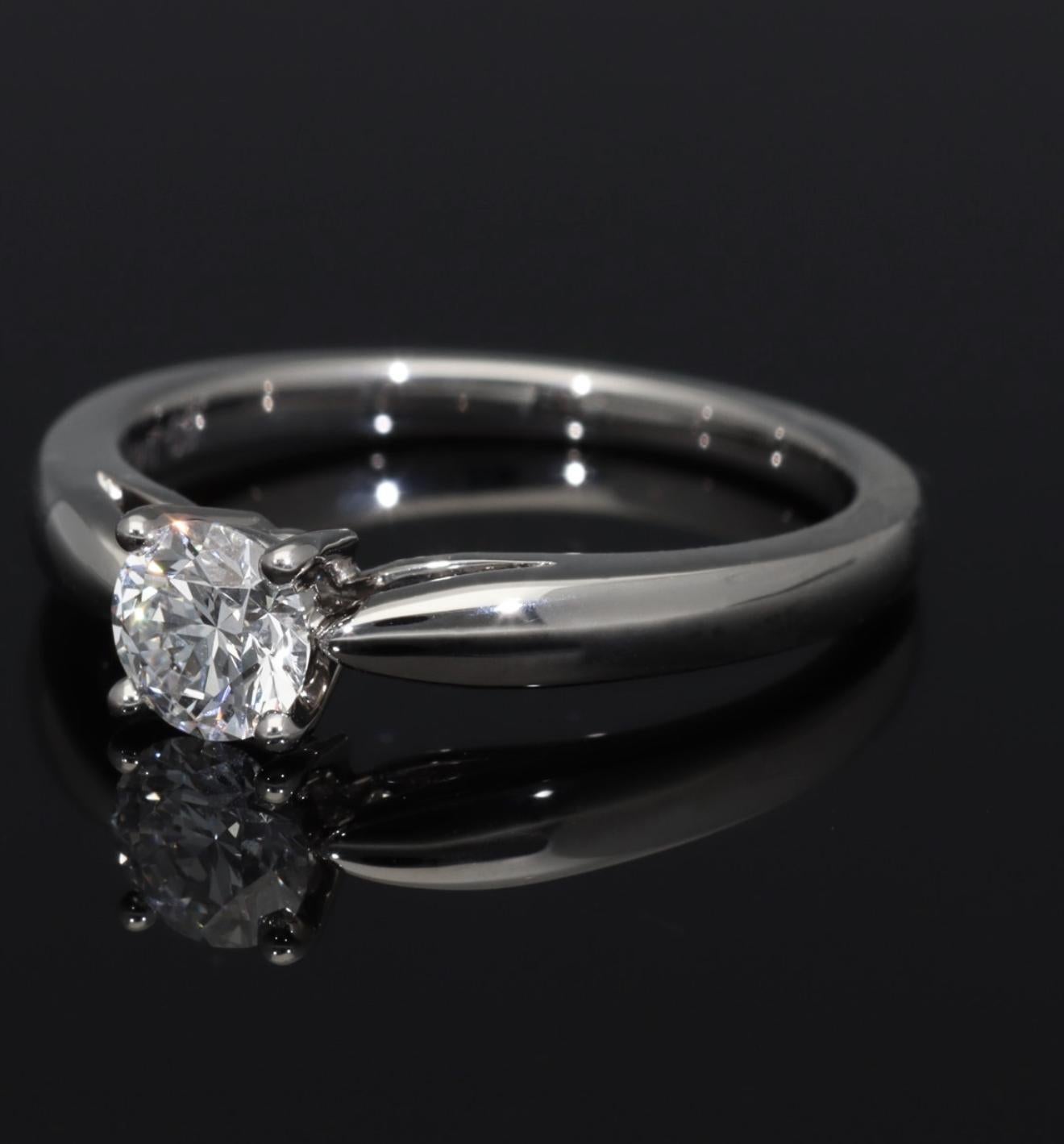 Van Cleef & Arpels Anello solitario con diamante 0,43ct D-VVS2-Ex in platino in vendita 7