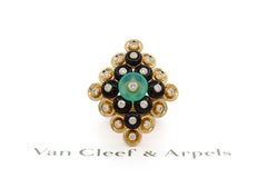 Van Cleef & Arpels Bouton D'or Ring 18k Yellow Gold Chrysoprase Diamond Onyx BNP