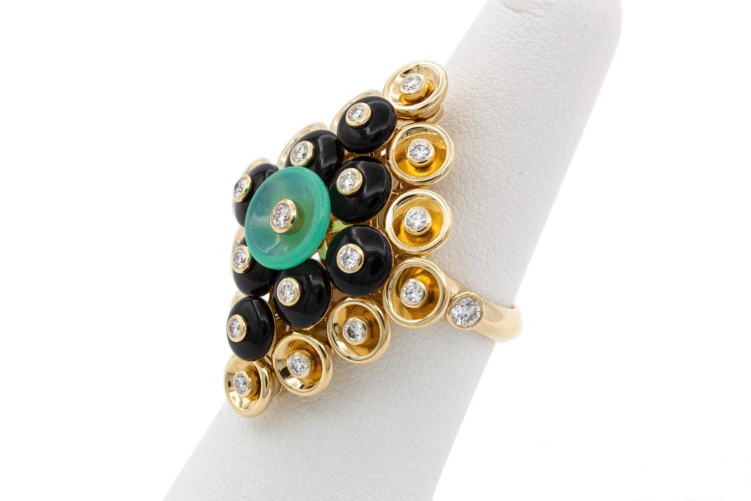 Contemporary Van Cleef & Arpels Bouton D'or Ring 18k Yellow Gold Chrysoprase Diamond Onyx BNP
