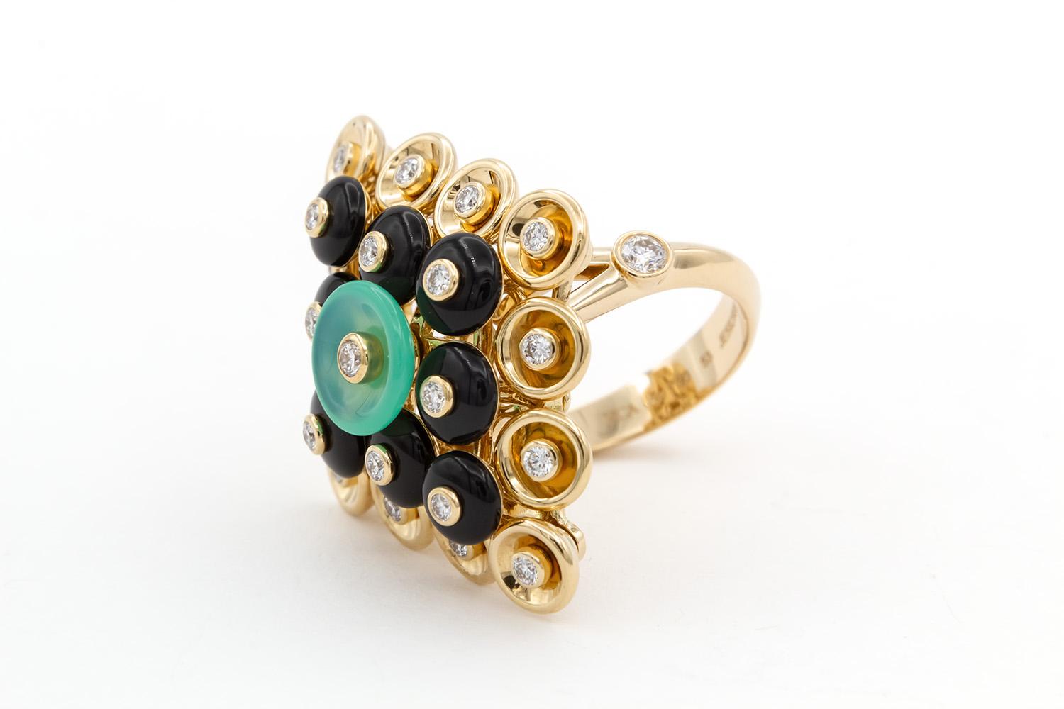 Women's Van Cleef & Arpels Bouton D'or Ring 18k Yellow Gold Chrysoprase Diamond Onyx BNP