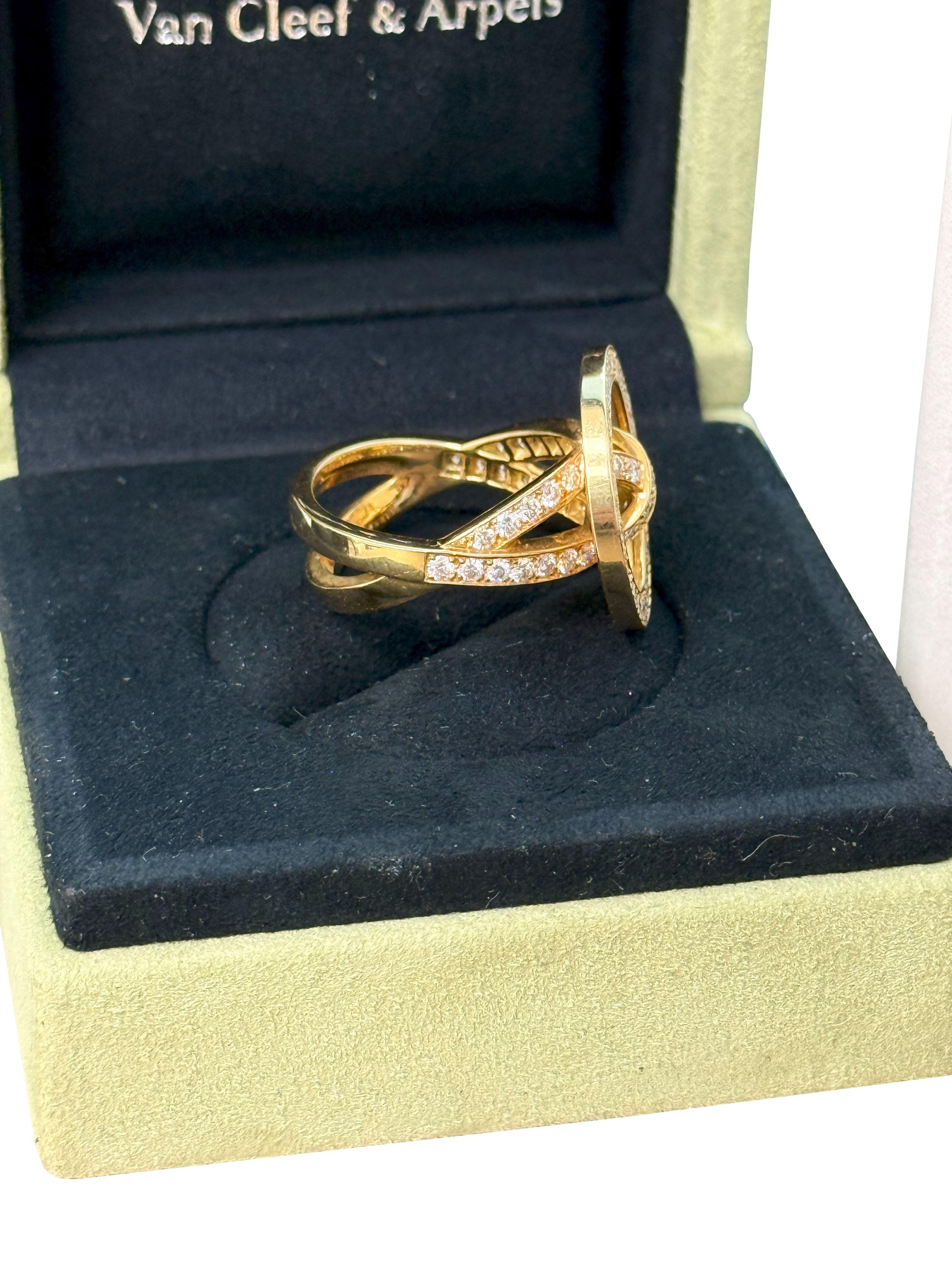 Anello a bottone Van Cleef & Arpels Boutonnière in oro giallo e diamanti in vendita 9
