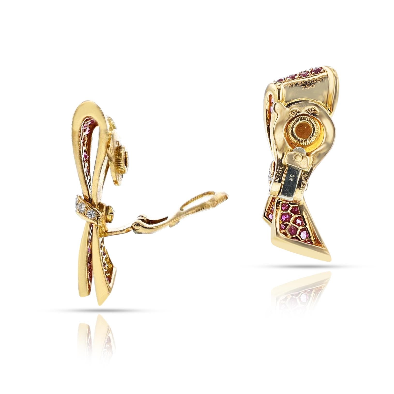 Van Cleef & Arpels Bow Earclips with Pink Sapphires and Diamonds, 18k In Excellent Condition For Sale In New York, NY