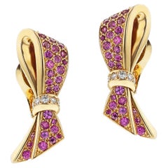 Van Cleef & Arpels Boucles d'oreilles nœud avec saphirs roses et diamants, 18 carats
