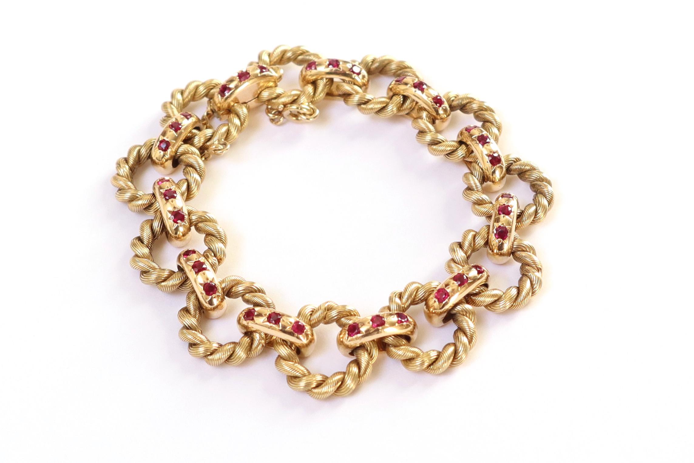 Brilliant Cut Van Cleef & Arpels Bracelet in 18K Yellow Gold and Rubies with Twisted Hoops For Sale