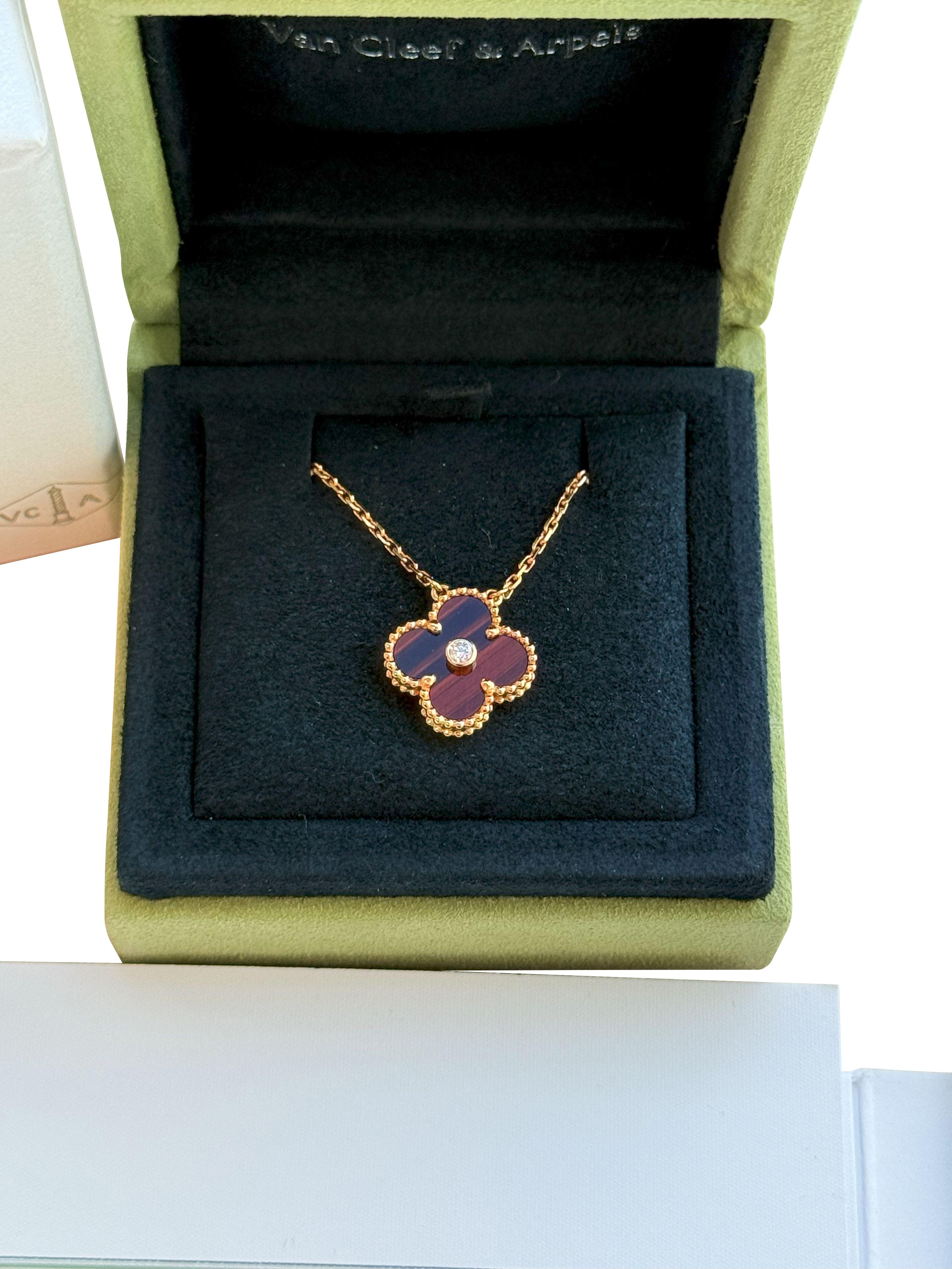 Van Cleef & Arpels Bull's Eye Vintage Alhambra Diamond Holiday Anhänger Halskette Damen im Angebot