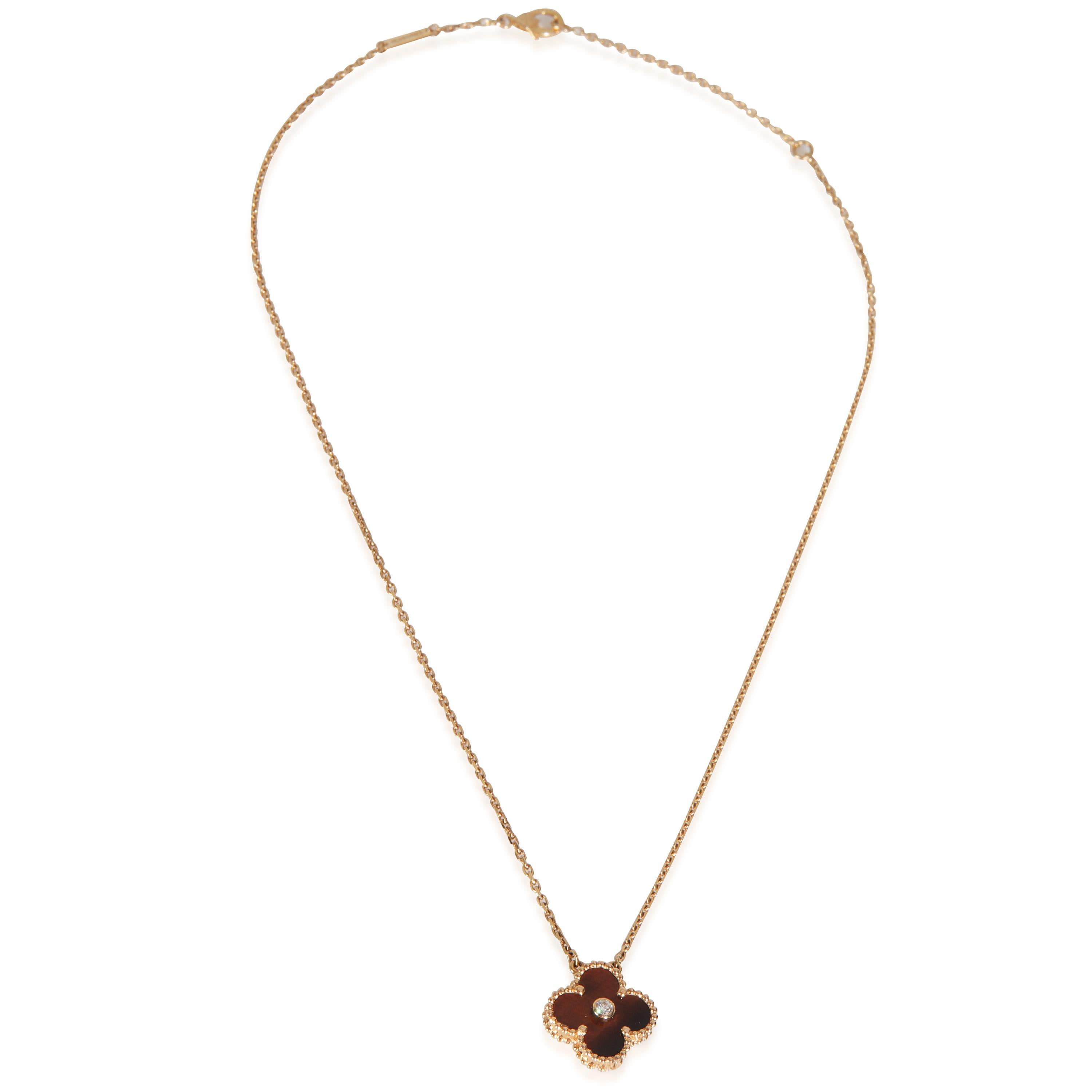Van Cleef & Arpels Rose Gold Diamond 2017 Limited Edition Vintage Alhambra Penda

PRIMARY DETAILS
SKU: 146019
Listing Title: Van Cleef & Arpels Rose Gold Diamond 2017 Limited Edition Vintage Alhambra Penda
Condition Description: Launched in 1968,