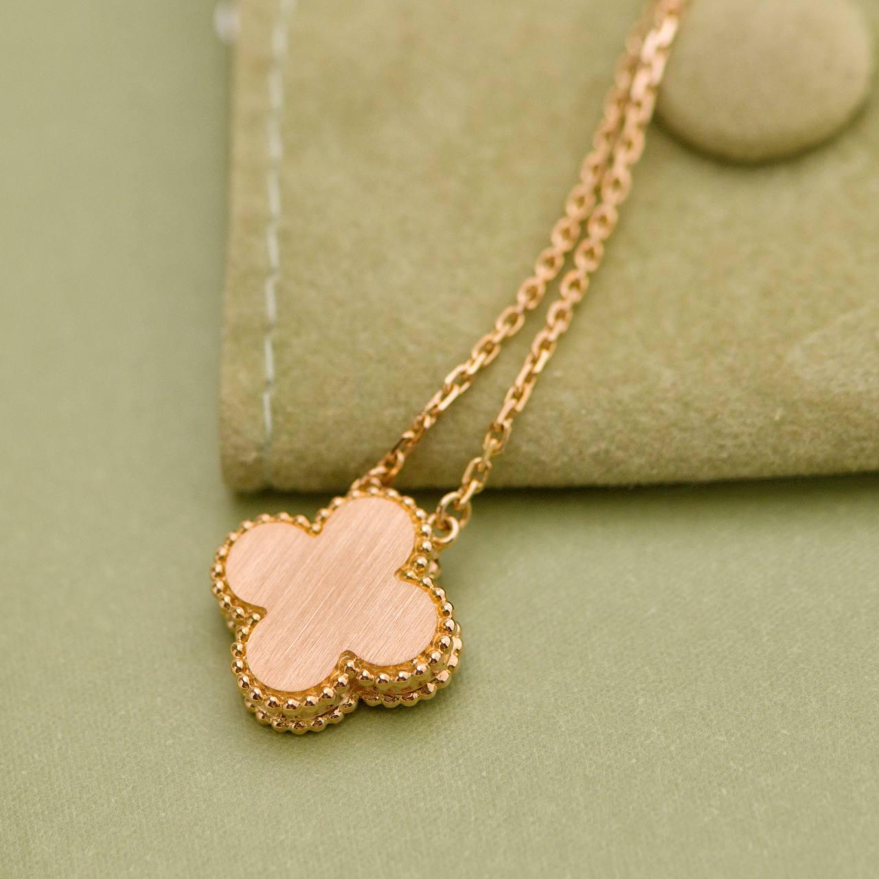 Van Cleef & Arpels Collier à pendentifs en or rose 18 carats avec diamants Bullseye pour les fêtes de fin d'année 2017 Unisexe en vente