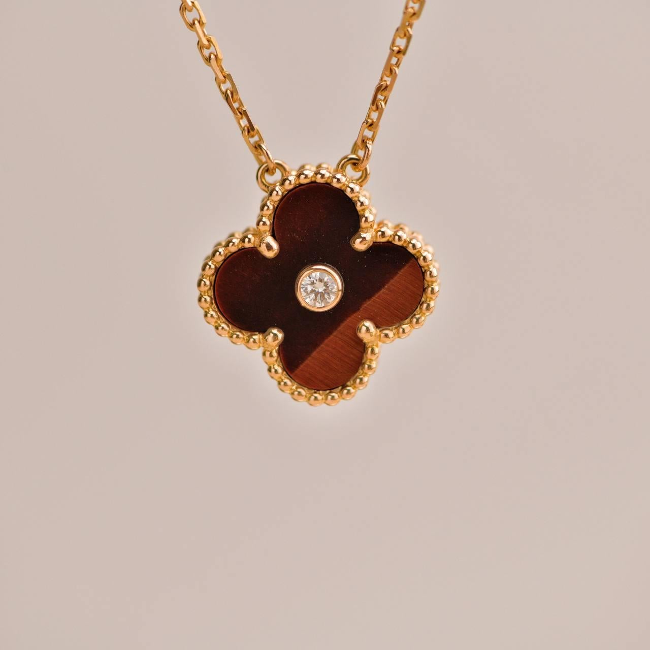 Van Cleef & Arpels Collier à pendentifs en or rose 18 carats avec diamants Bullseye pour les fêtes de fin d'année 2017 en vente 2